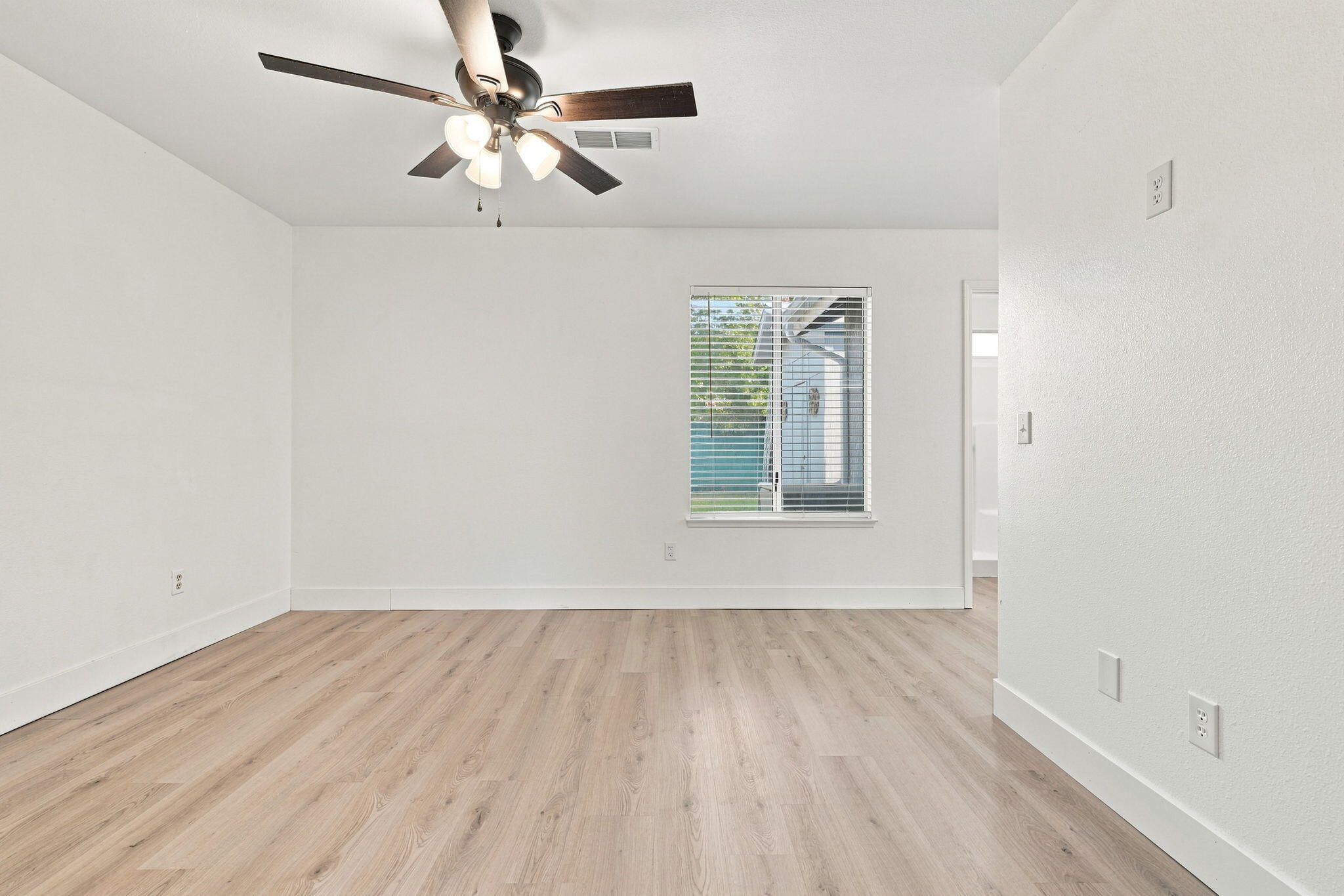 6038 W Judy Ct, Visalia, CA 93277