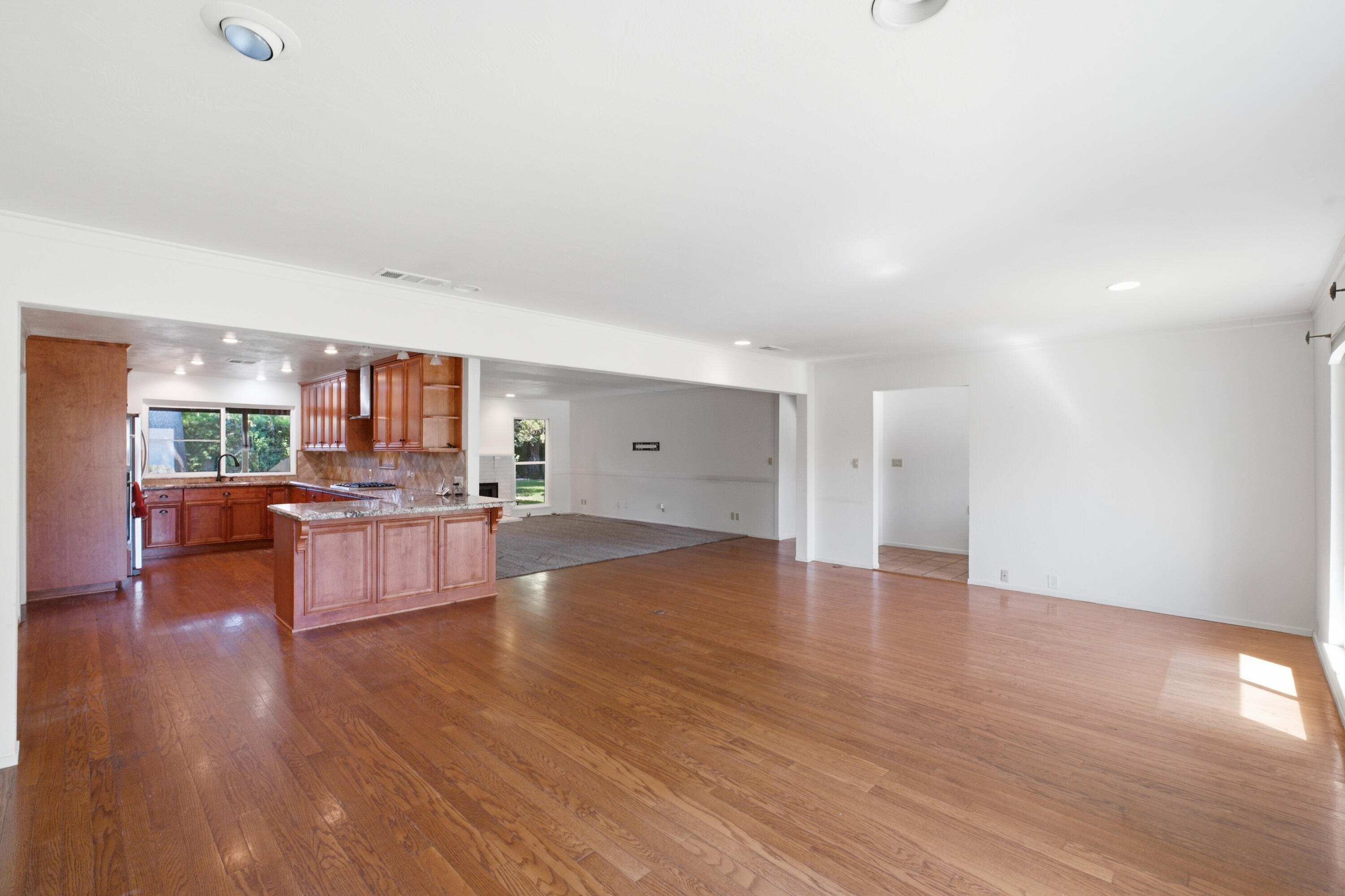 435 N O'farrell Ct, Visalia, CA 93291