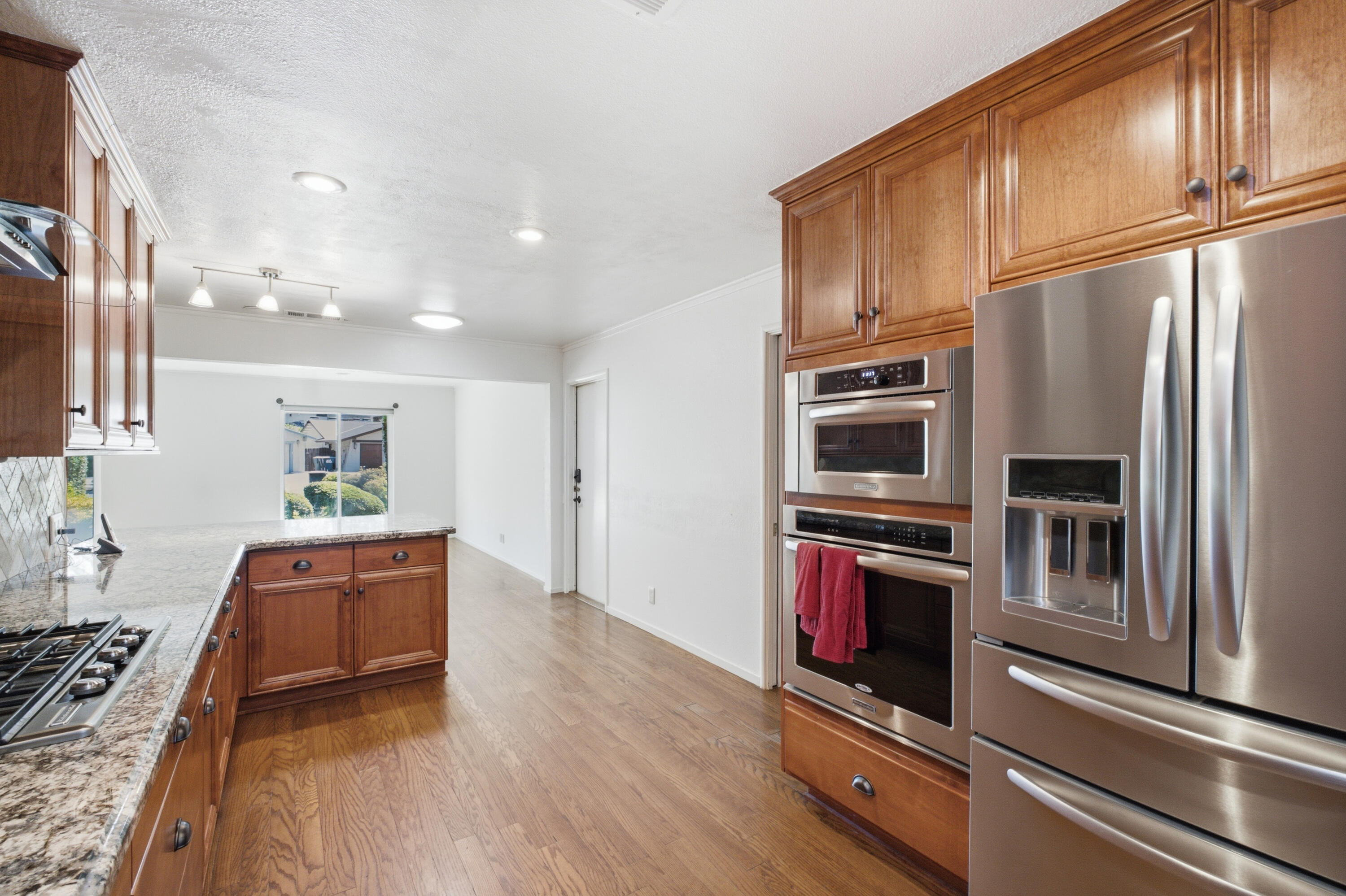 435 N O'farrell Ct, Visalia, CA 93291