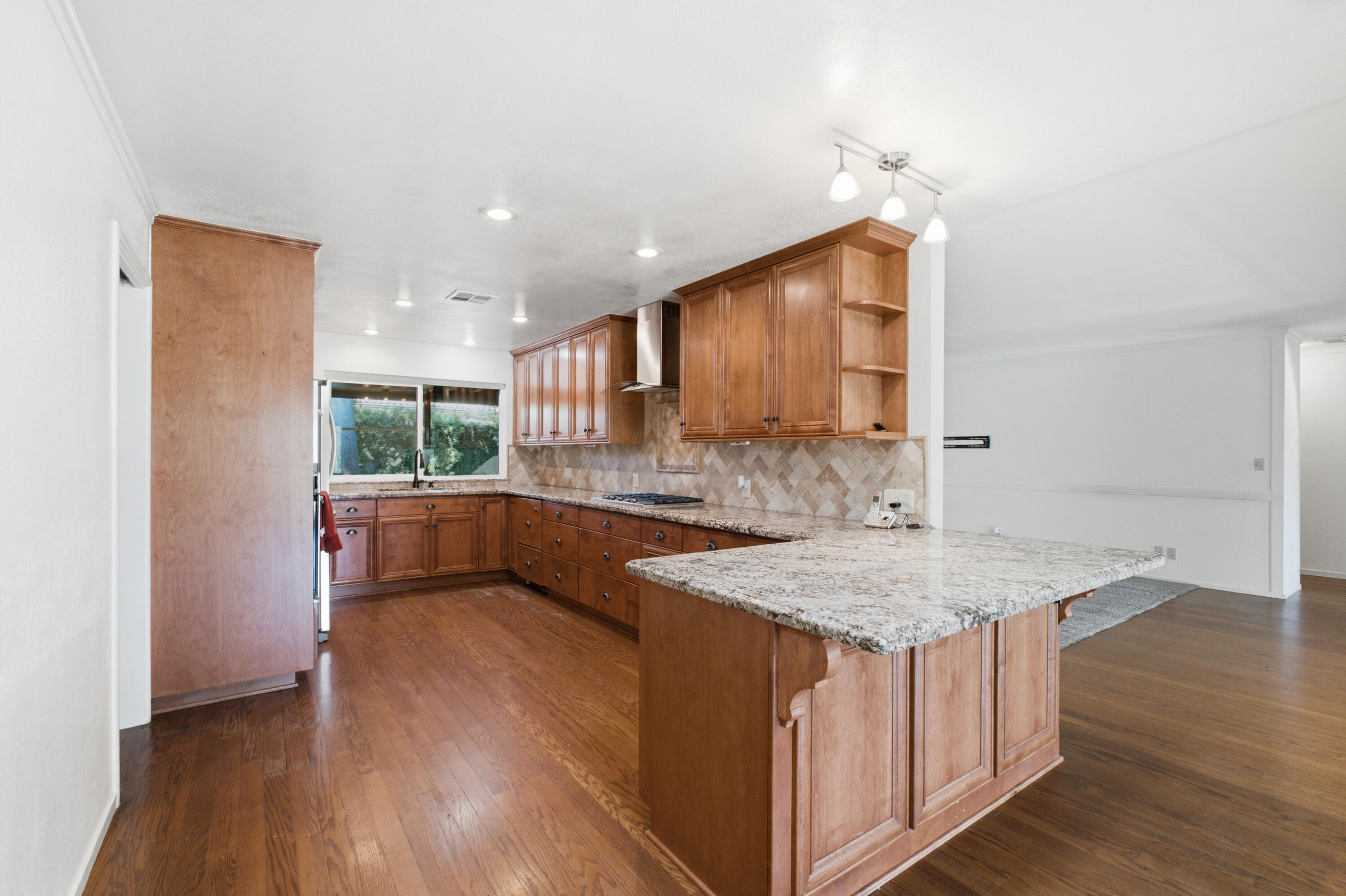 435 N O'farrell Ct, Visalia, CA 93291
