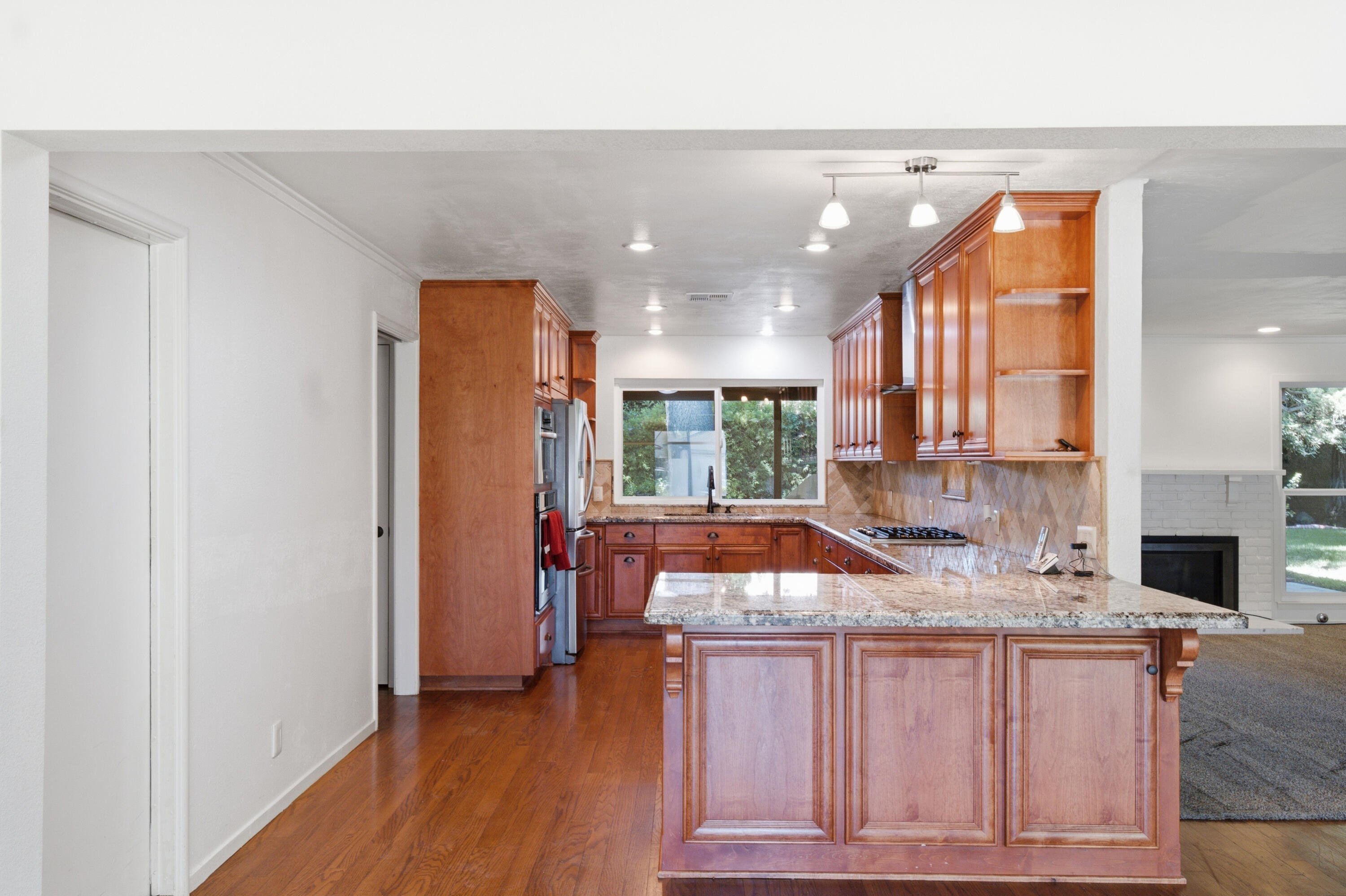 435 N O'farrell Ct, Visalia, CA 93291