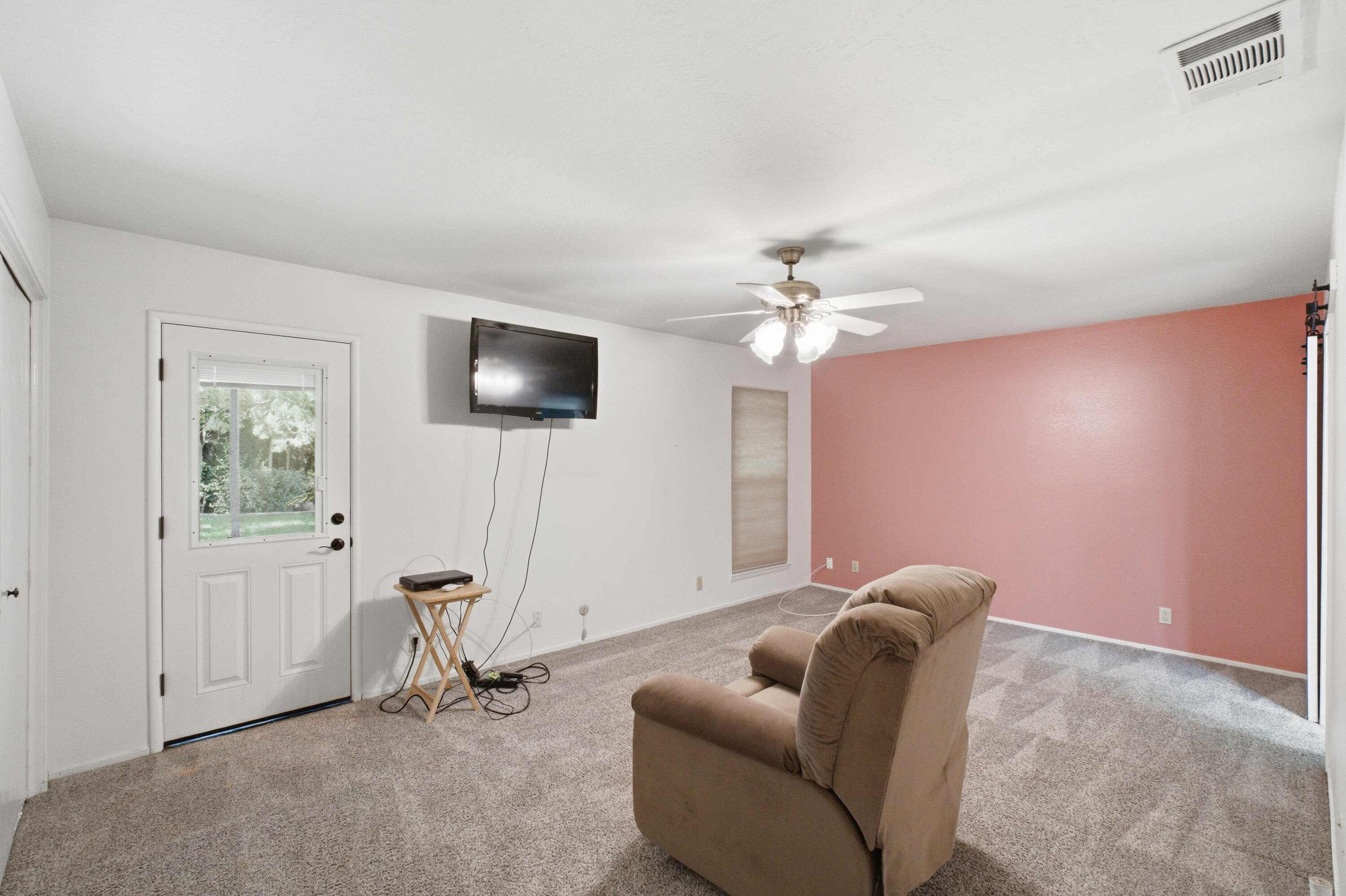 435 N O'farrell Ct, Visalia, CA 93291