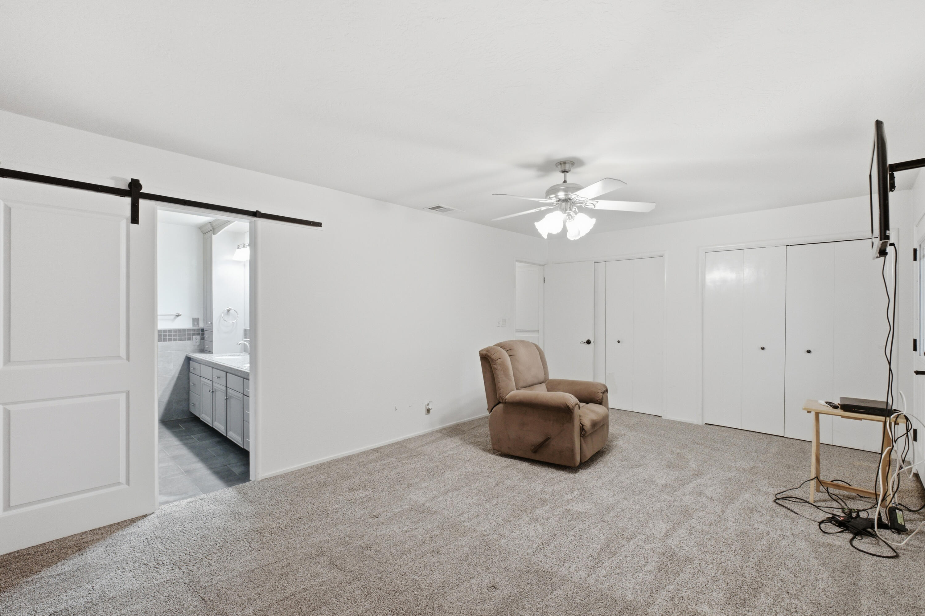 435 N O'farrell Ct, Visalia, CA 93291