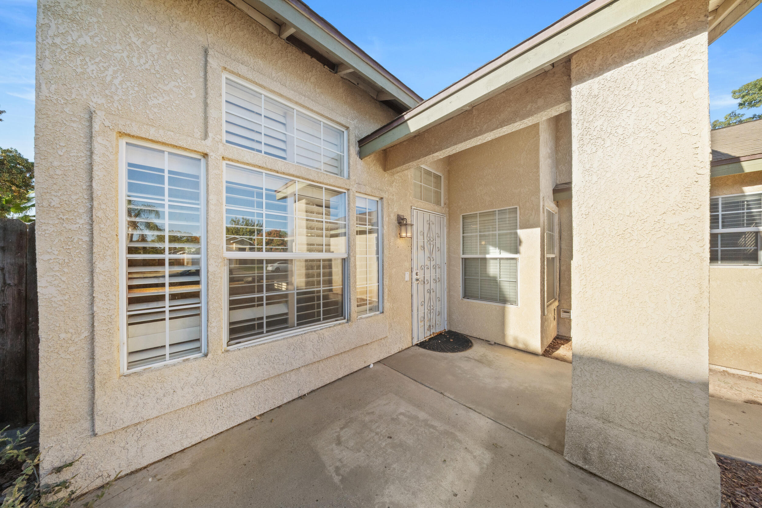 915 Euclid Dr, Hanford, CA 93230