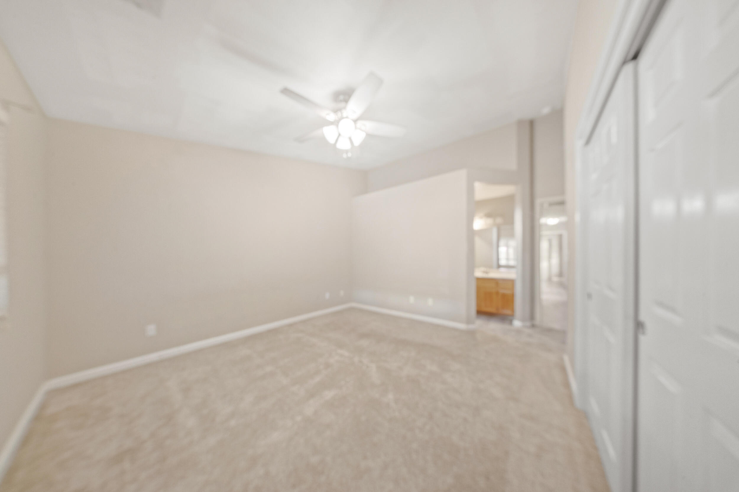 915 Euclid Dr, Hanford, CA 93230