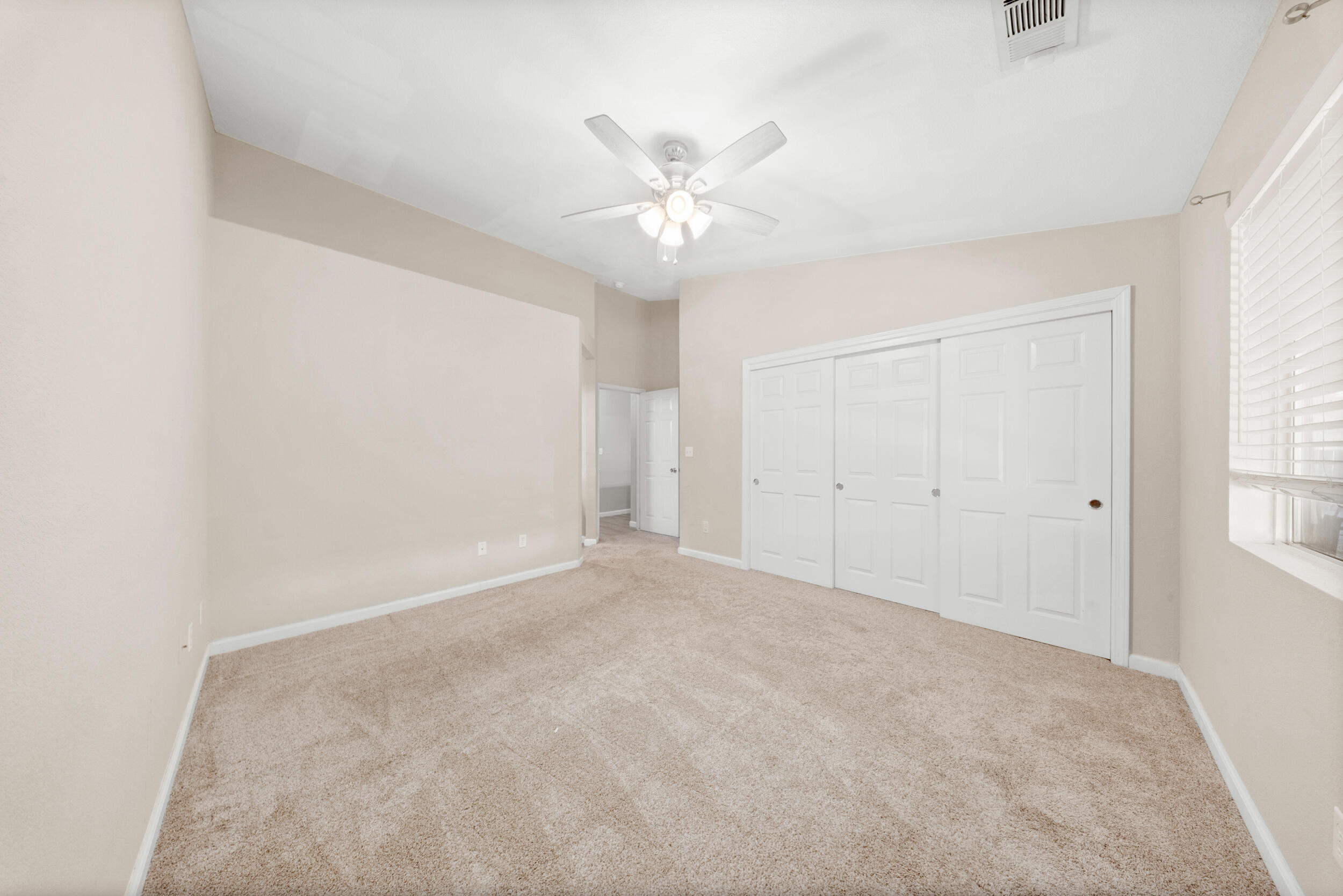 915 Euclid Dr, Hanford, CA 93230