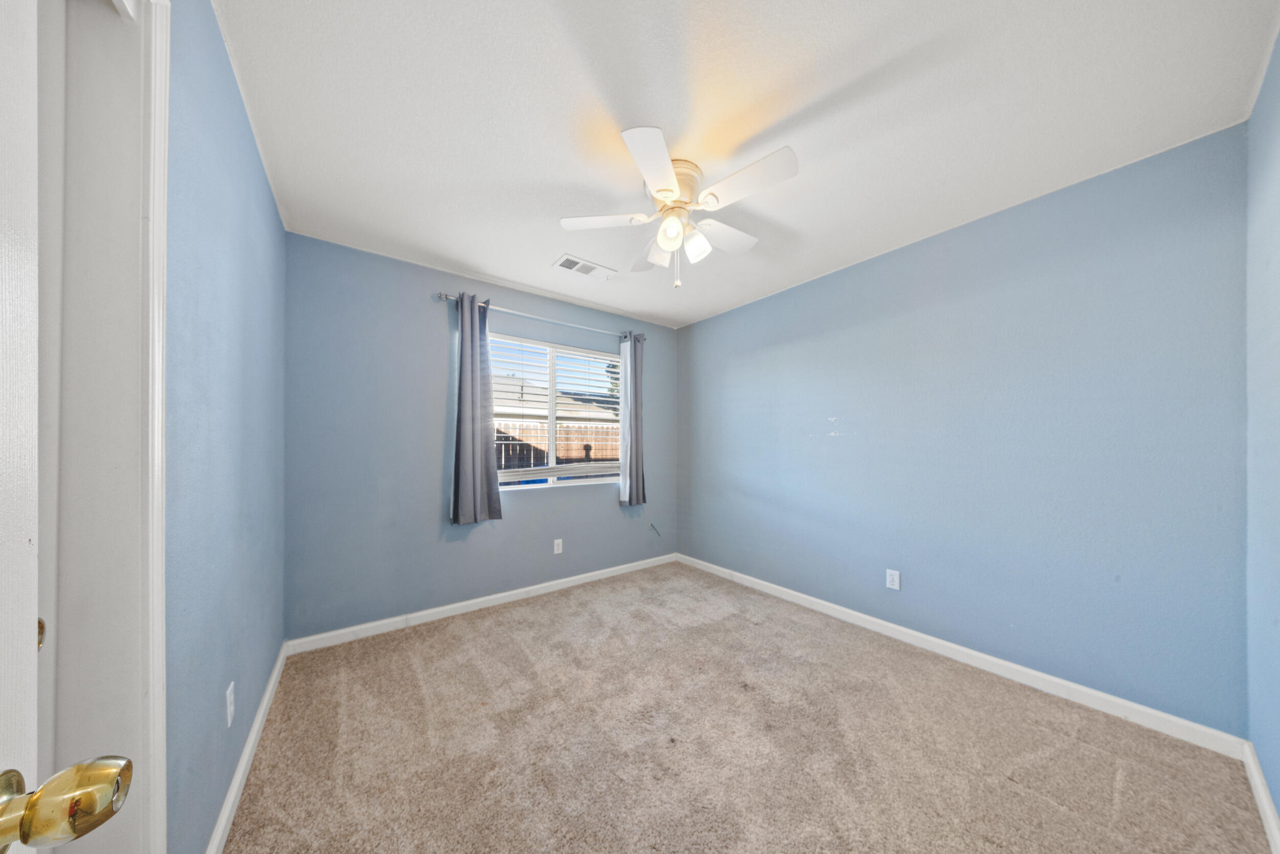 915 Euclid Dr, Hanford, CA 93230