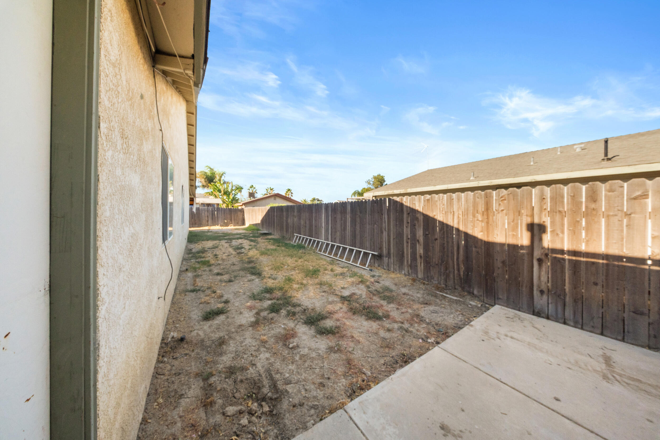 915 Euclid Dr, Hanford, CA 93230