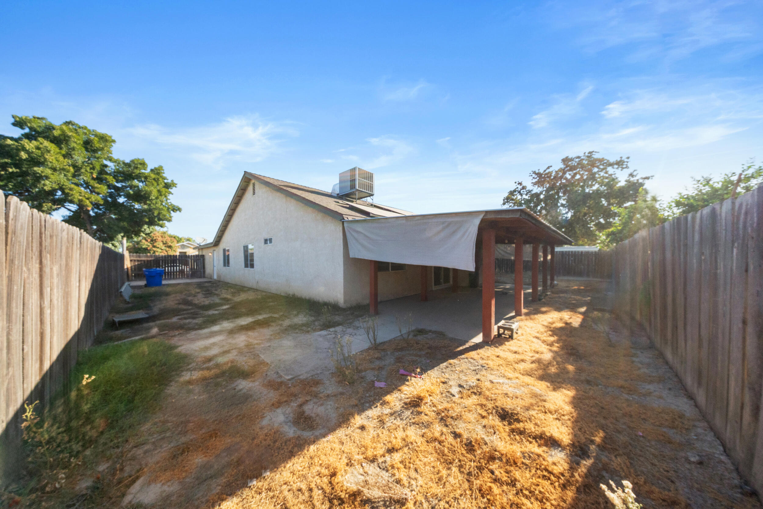 915 Euclid Dr, Hanford, CA 93230