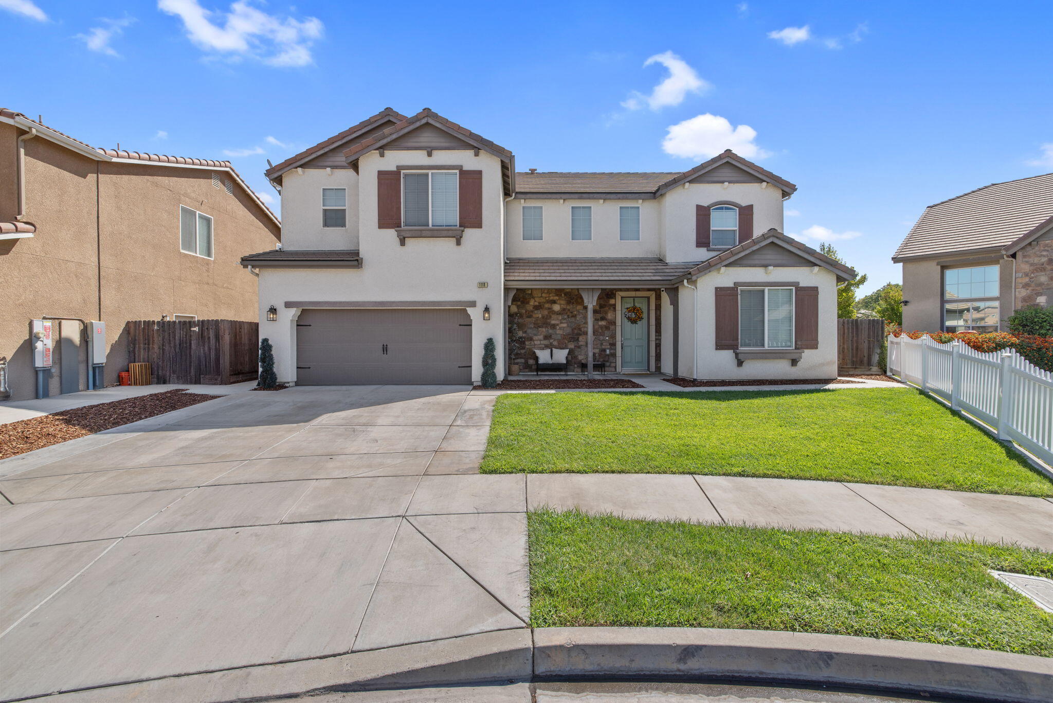 1118 N Vickie Ct, Visalia, CA 93291