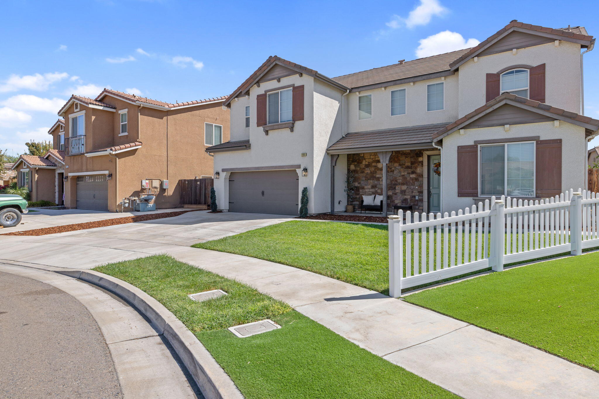 1118 N Vickie Ct, Visalia, CA 93291