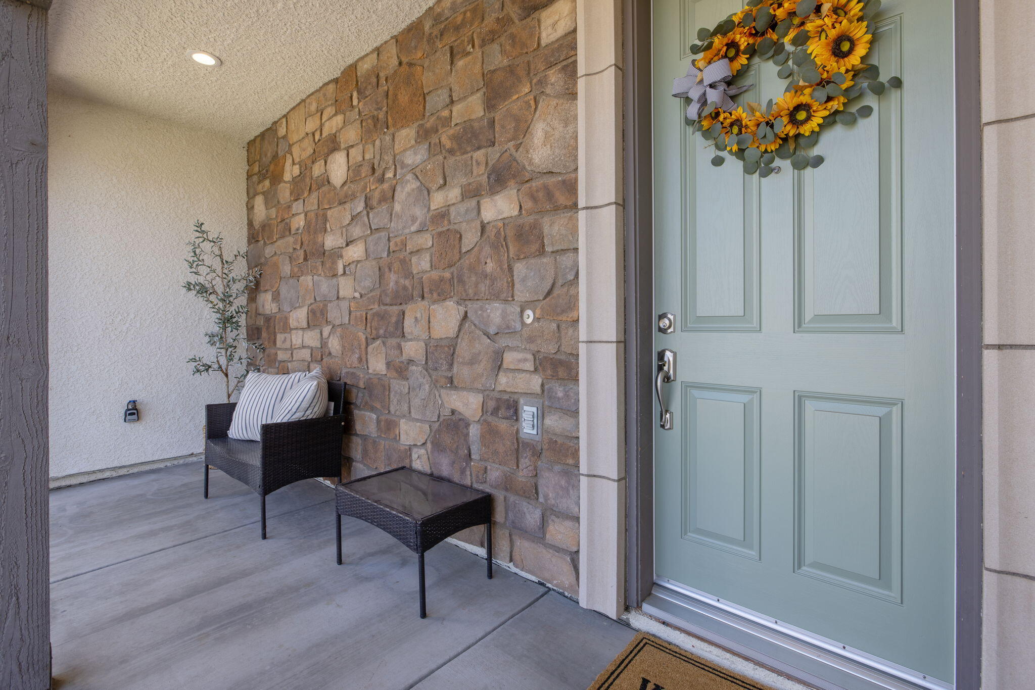 1118 N Vickie Ct, Visalia, CA 93291