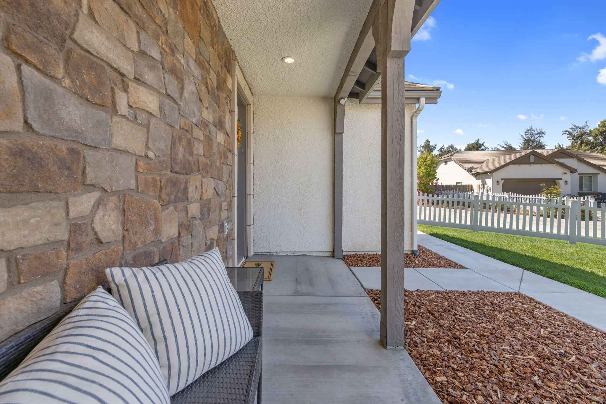 1118 N Vickie Ct, Visalia, CA 93291