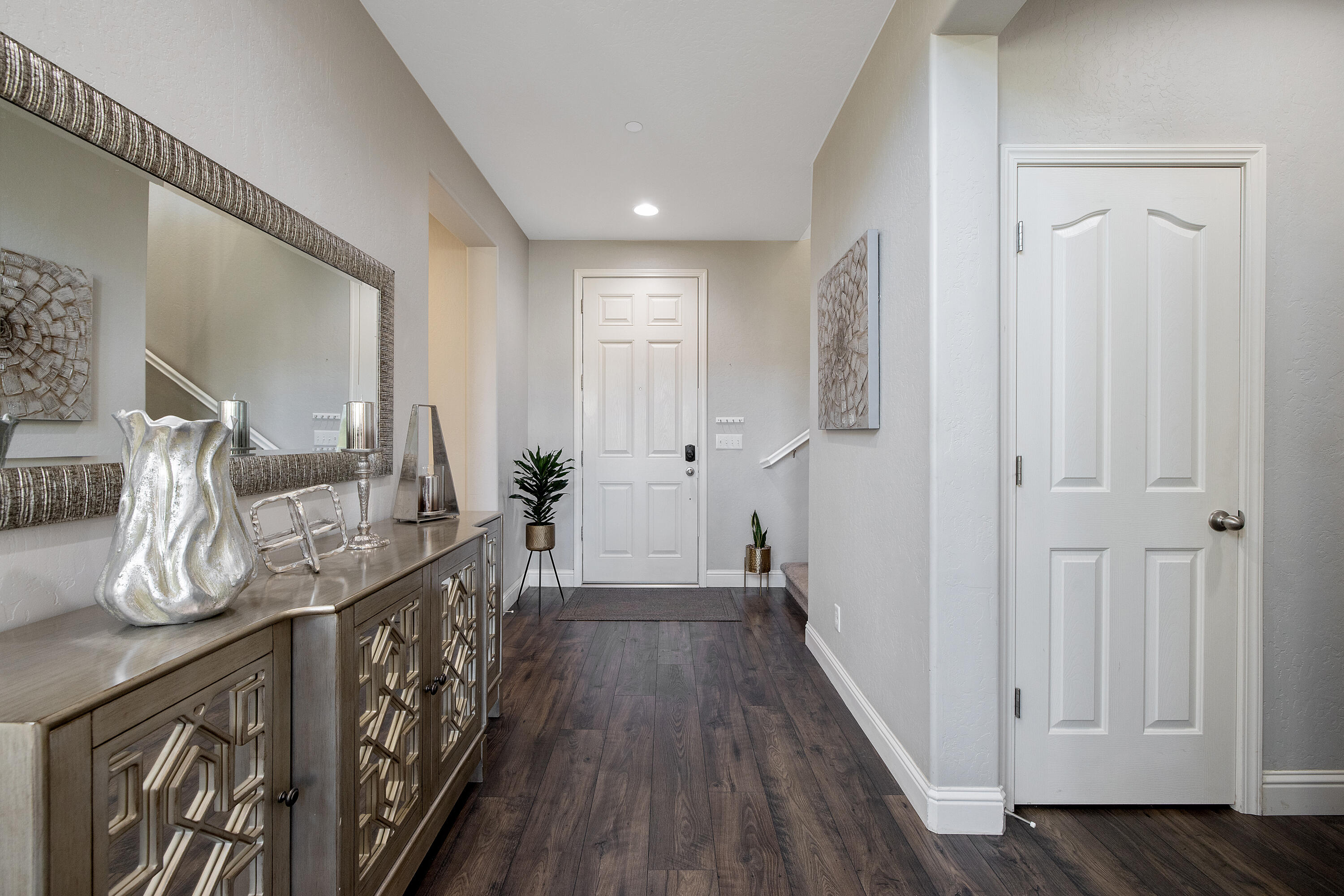 1118 N Vickie Ct, Visalia, CA 93291