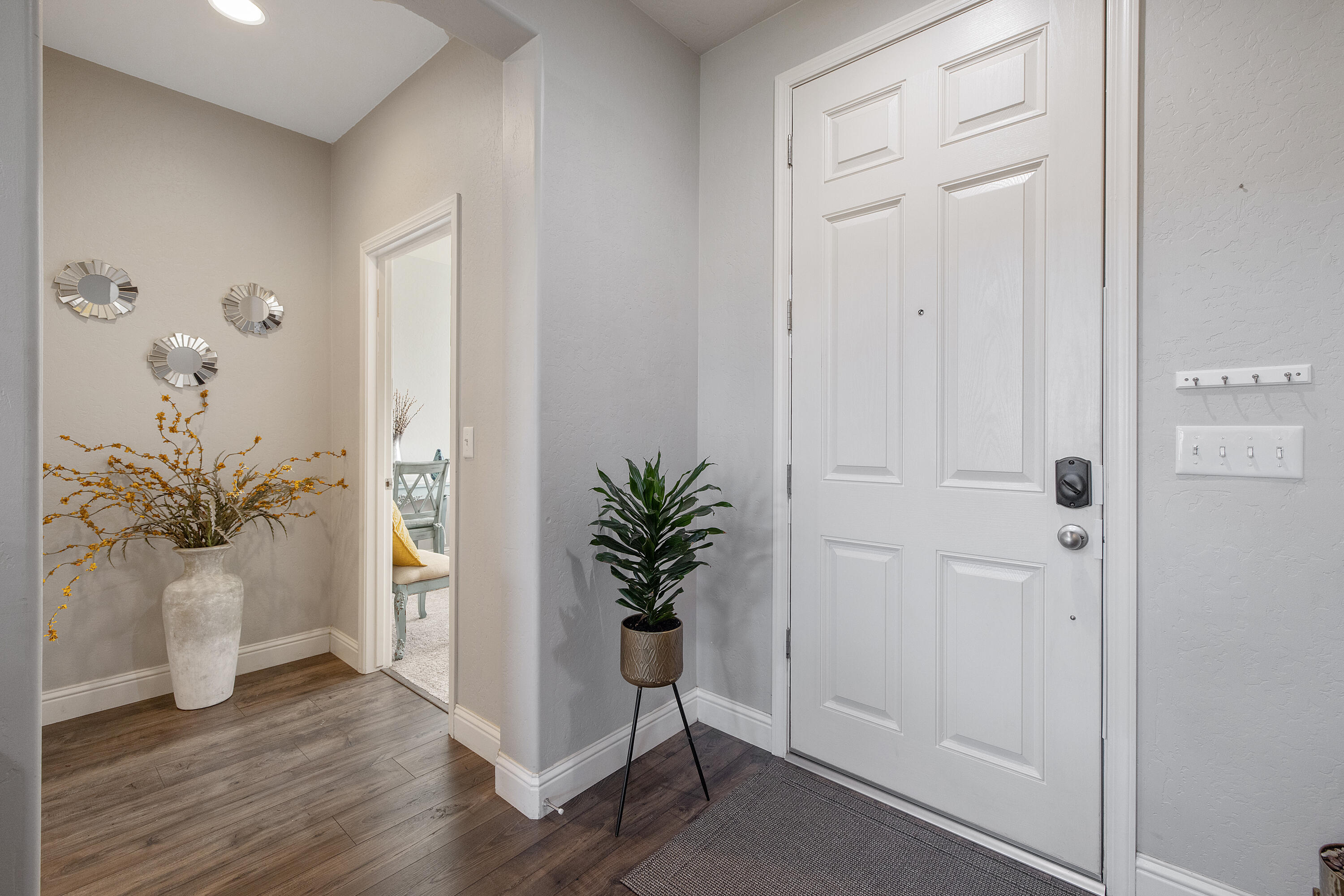 1118 N Vickie Ct, Visalia, CA 93291