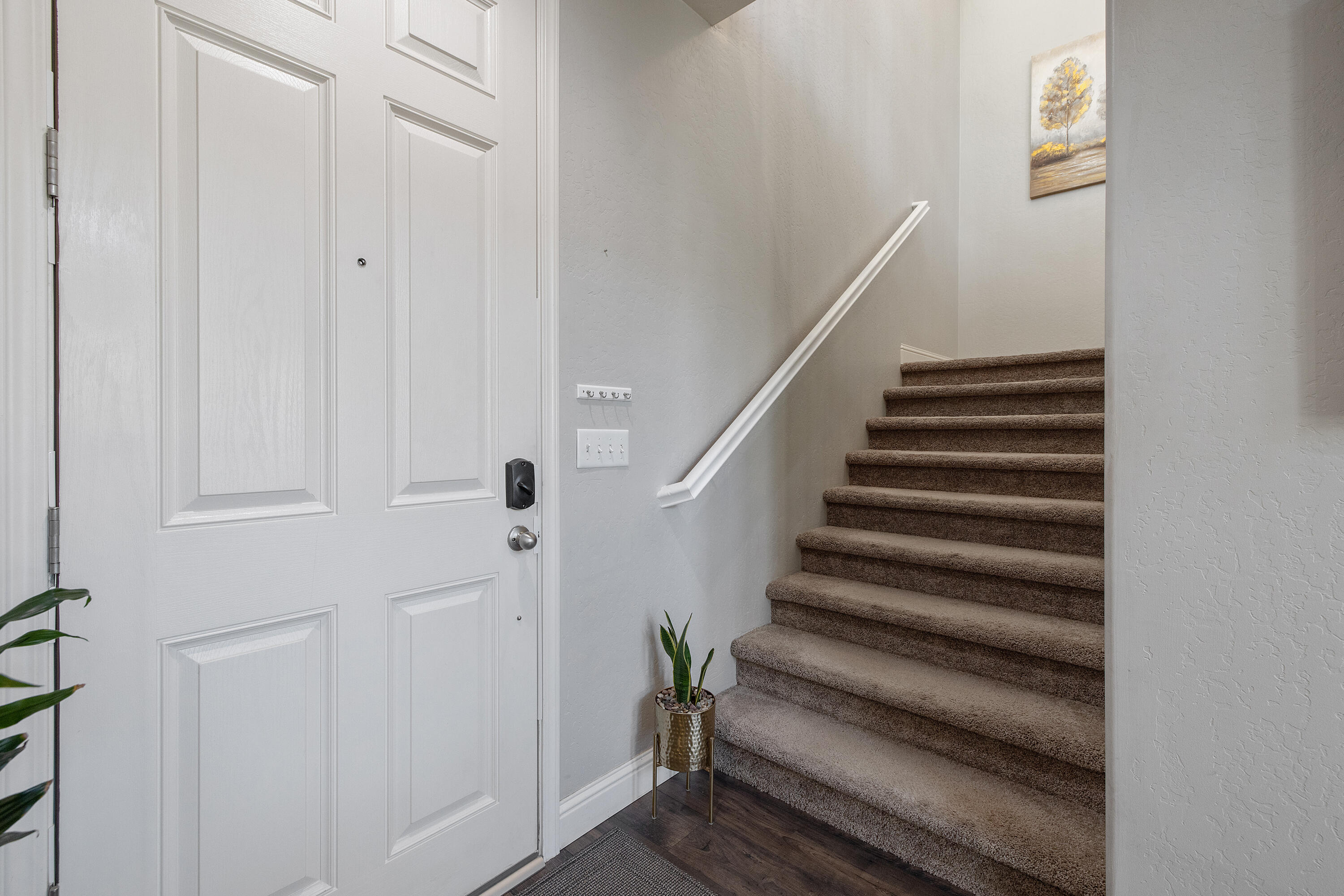 1118 N Vickie Ct, Visalia, CA 93291