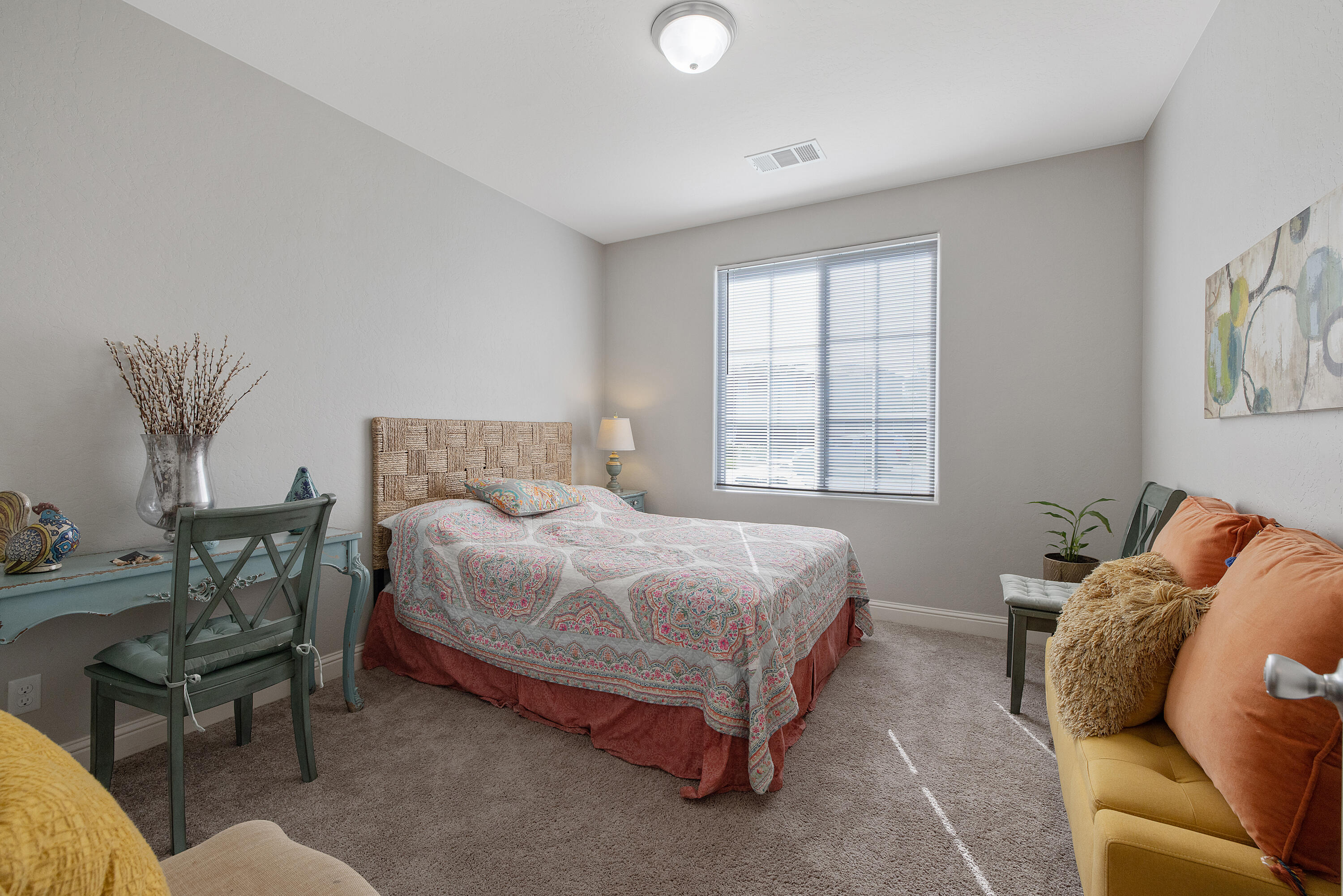 1118 N Vickie Ct, Visalia, CA 93291