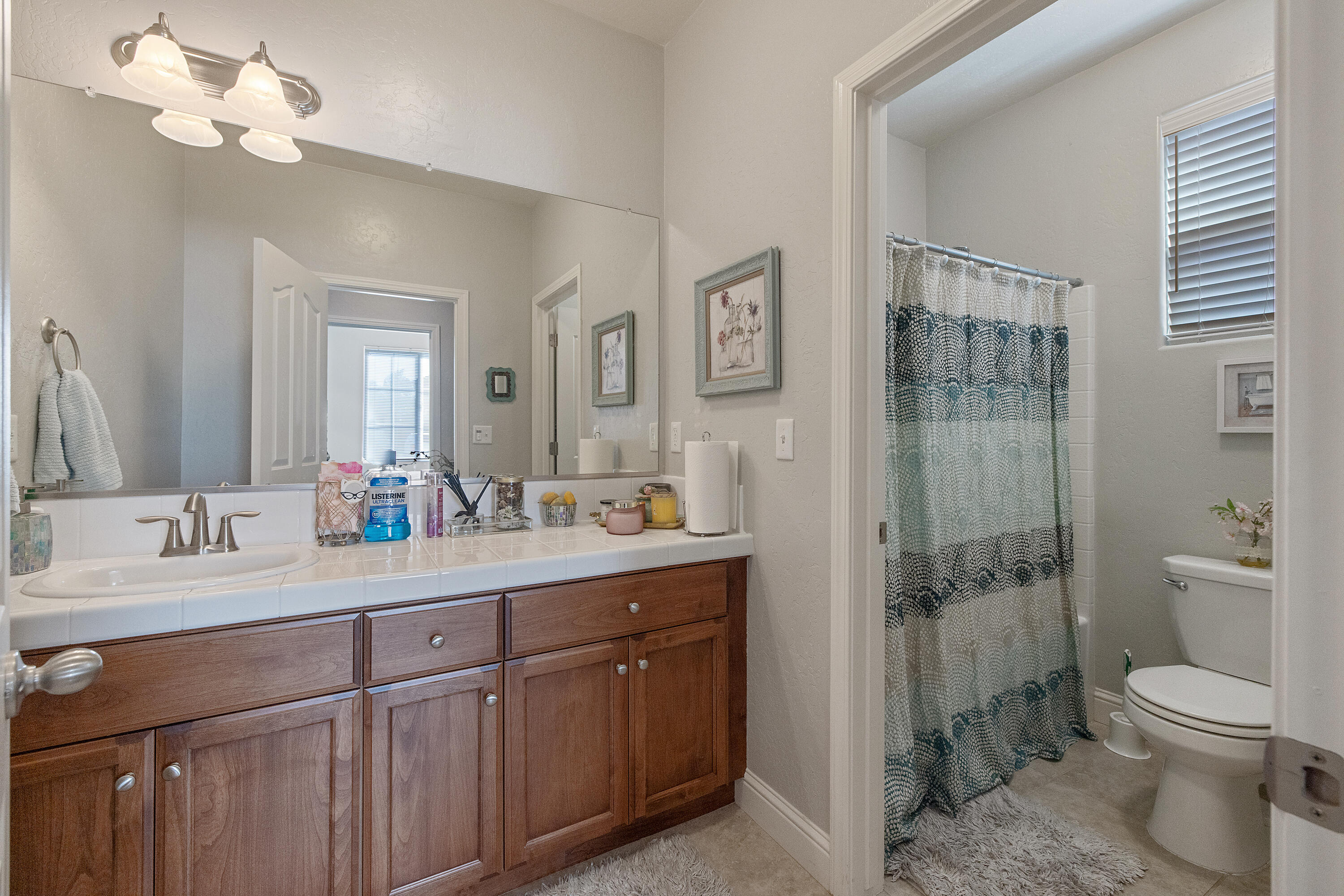 1118 N Vickie Ct, Visalia, CA 93291