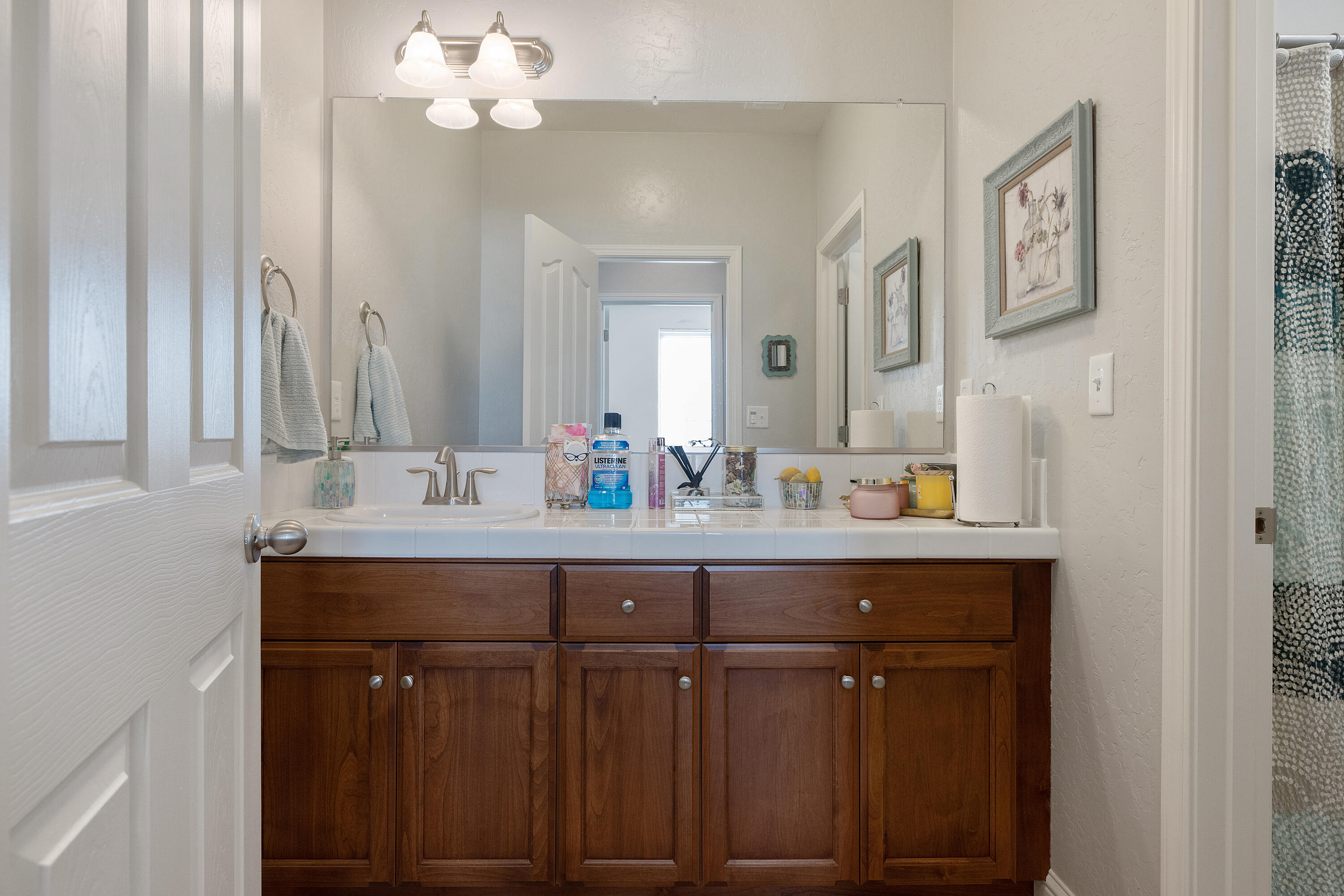 1118 N Vickie Ct, Visalia, CA 93291