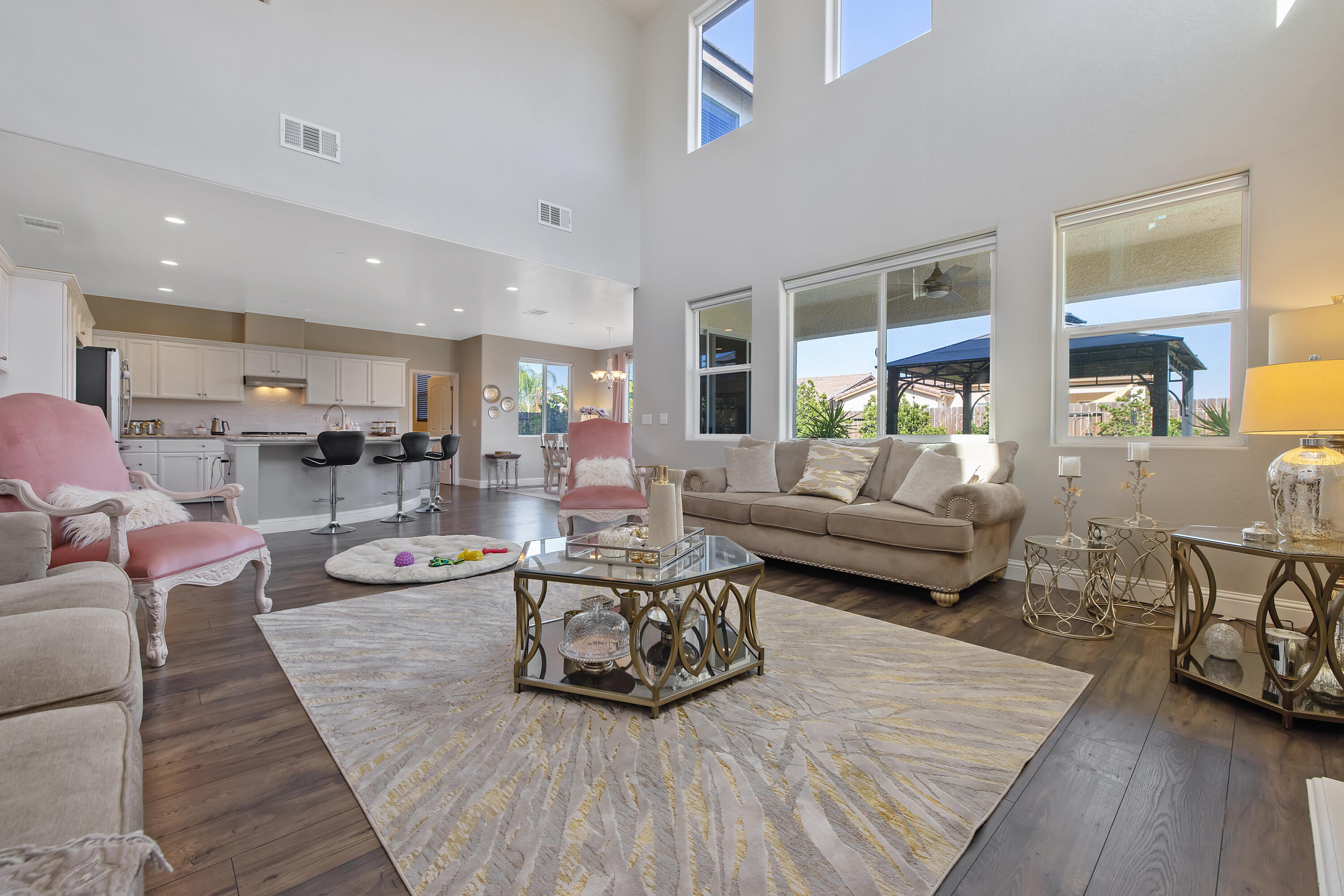 1118 N Vickie Ct, Visalia, CA 93291