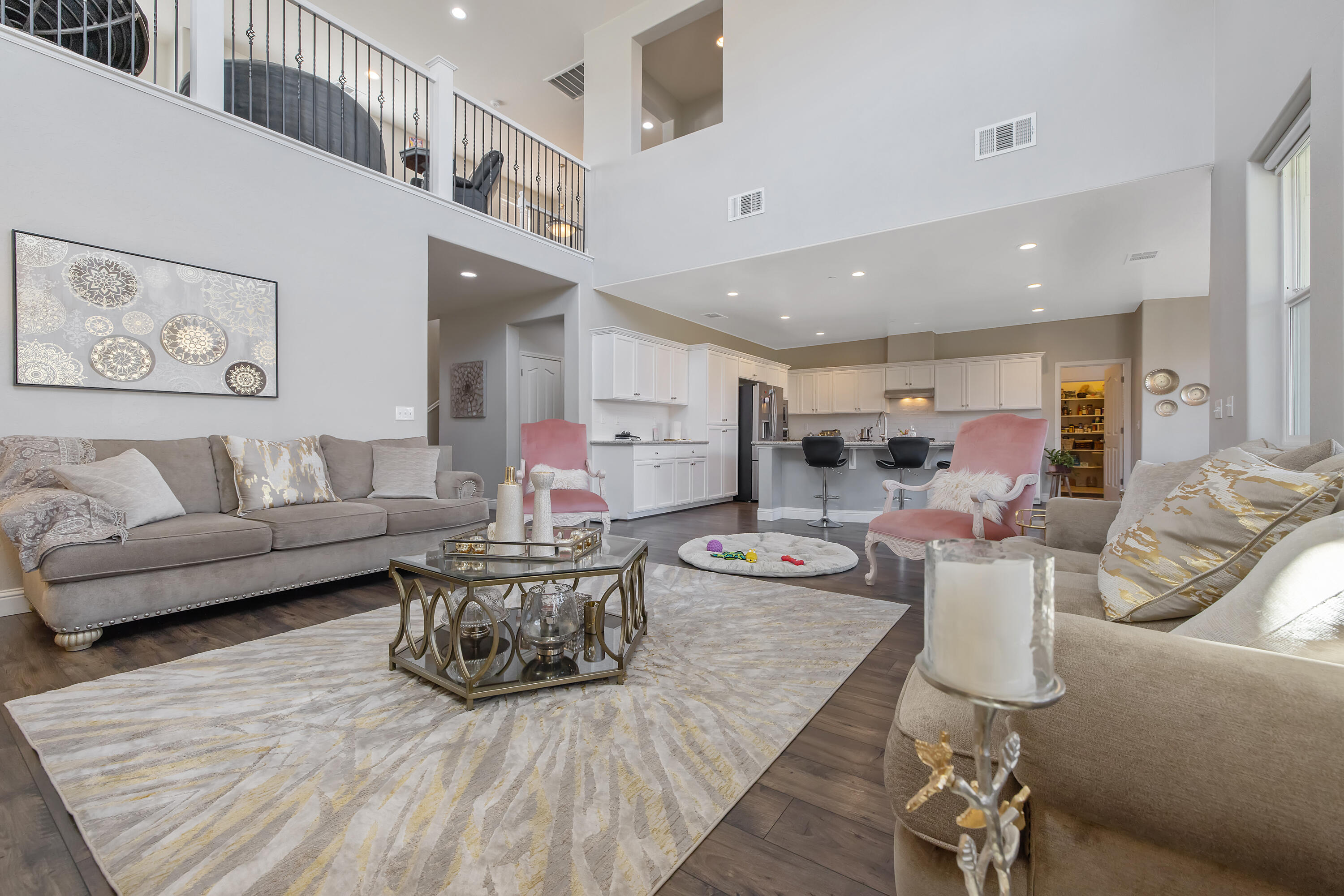 1118 N Vickie Ct, Visalia, CA 93291