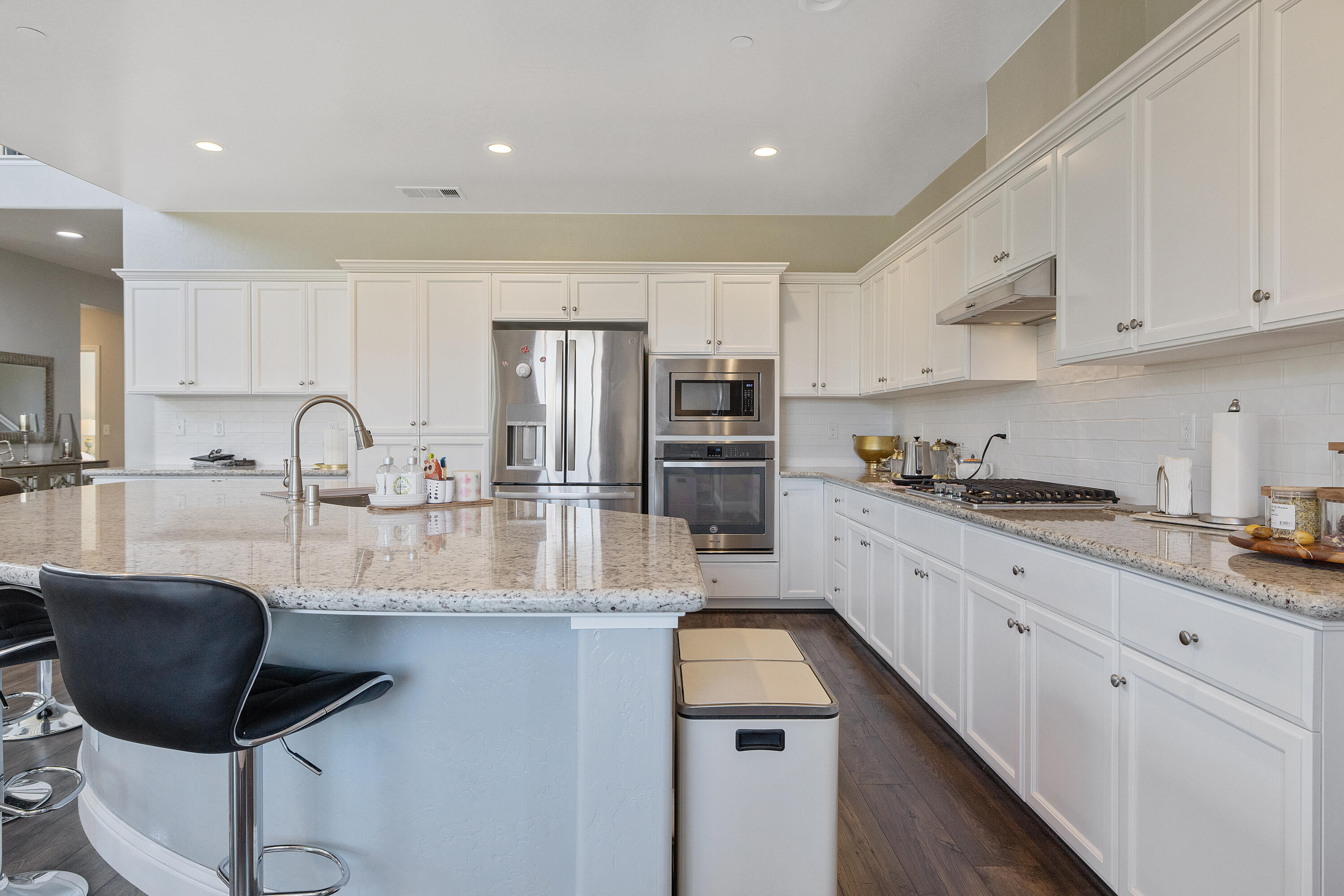 1118 N Vickie Ct, Visalia, CA 93291