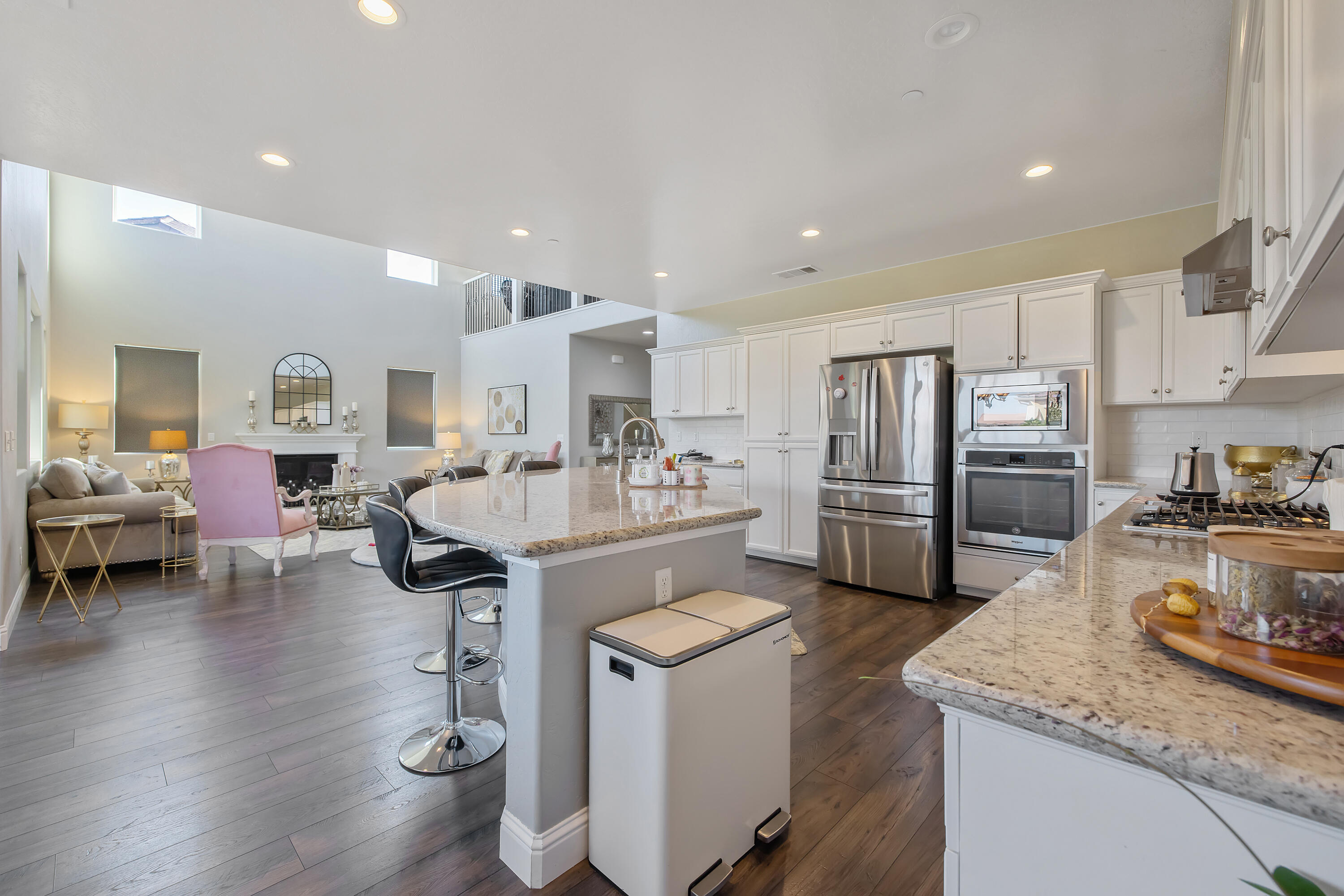 1118 N Vickie Ct, Visalia, CA 93291
