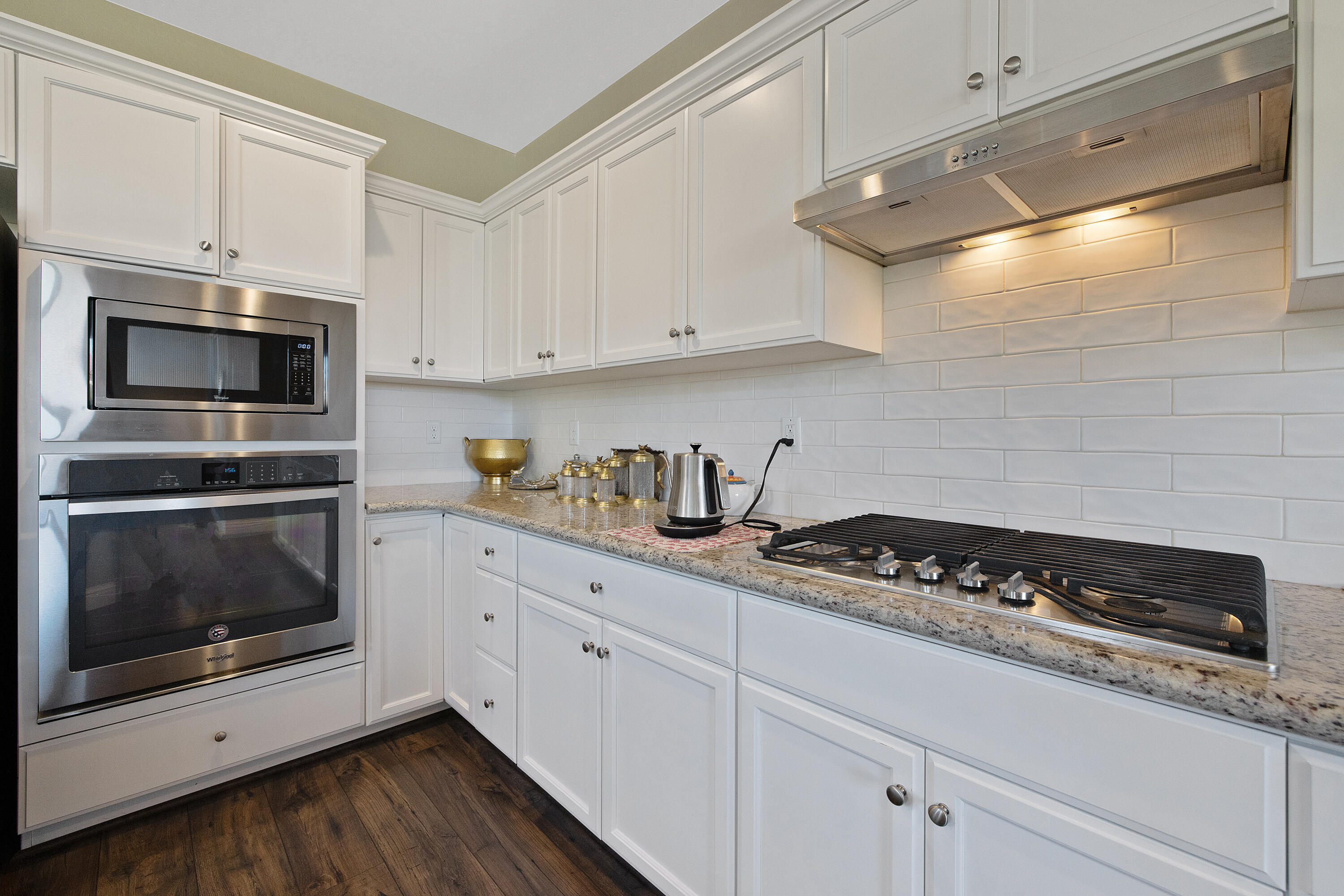 1118 N Vickie Ct, Visalia, CA 93291