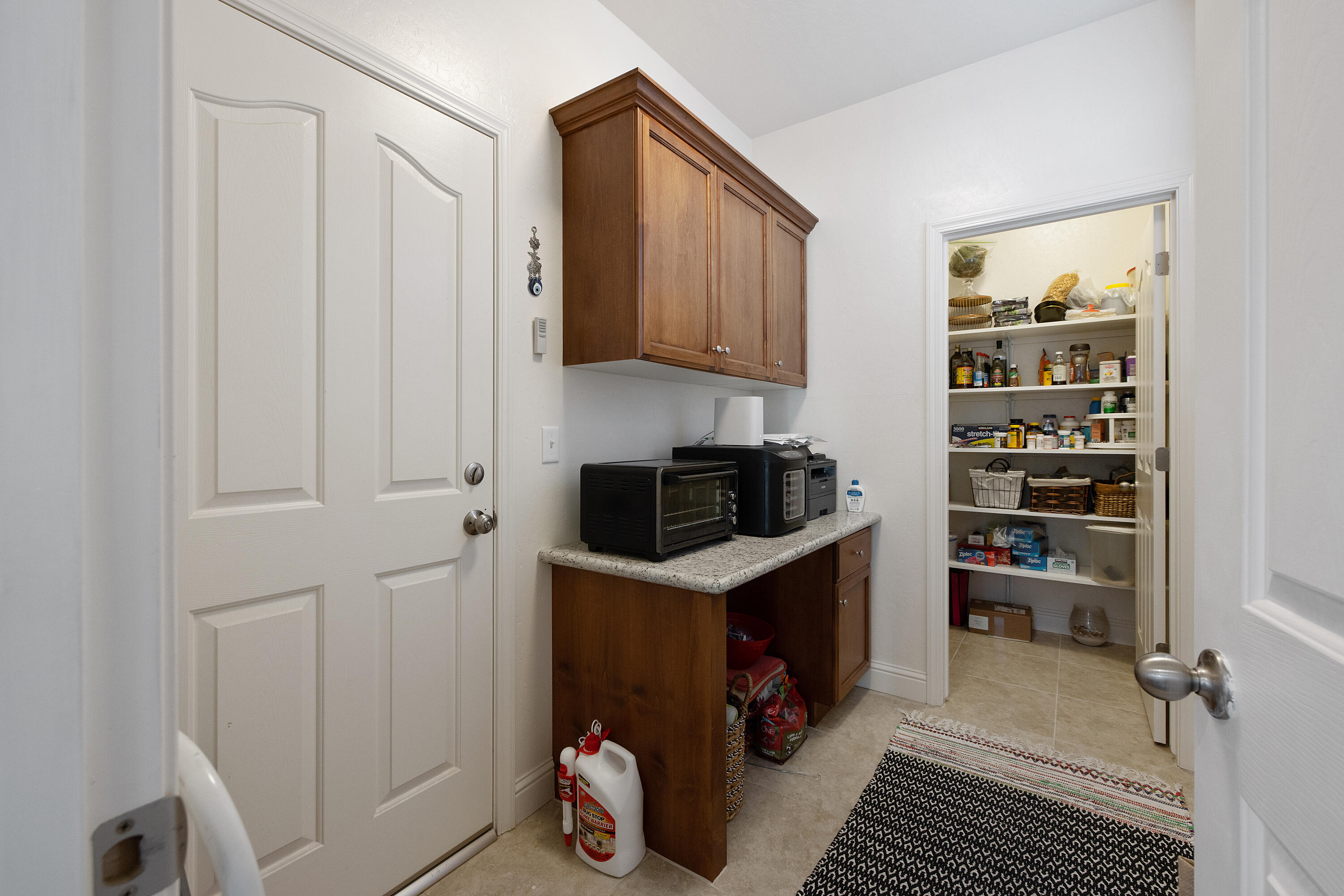 1118 N Vickie Ct, Visalia, CA 93291