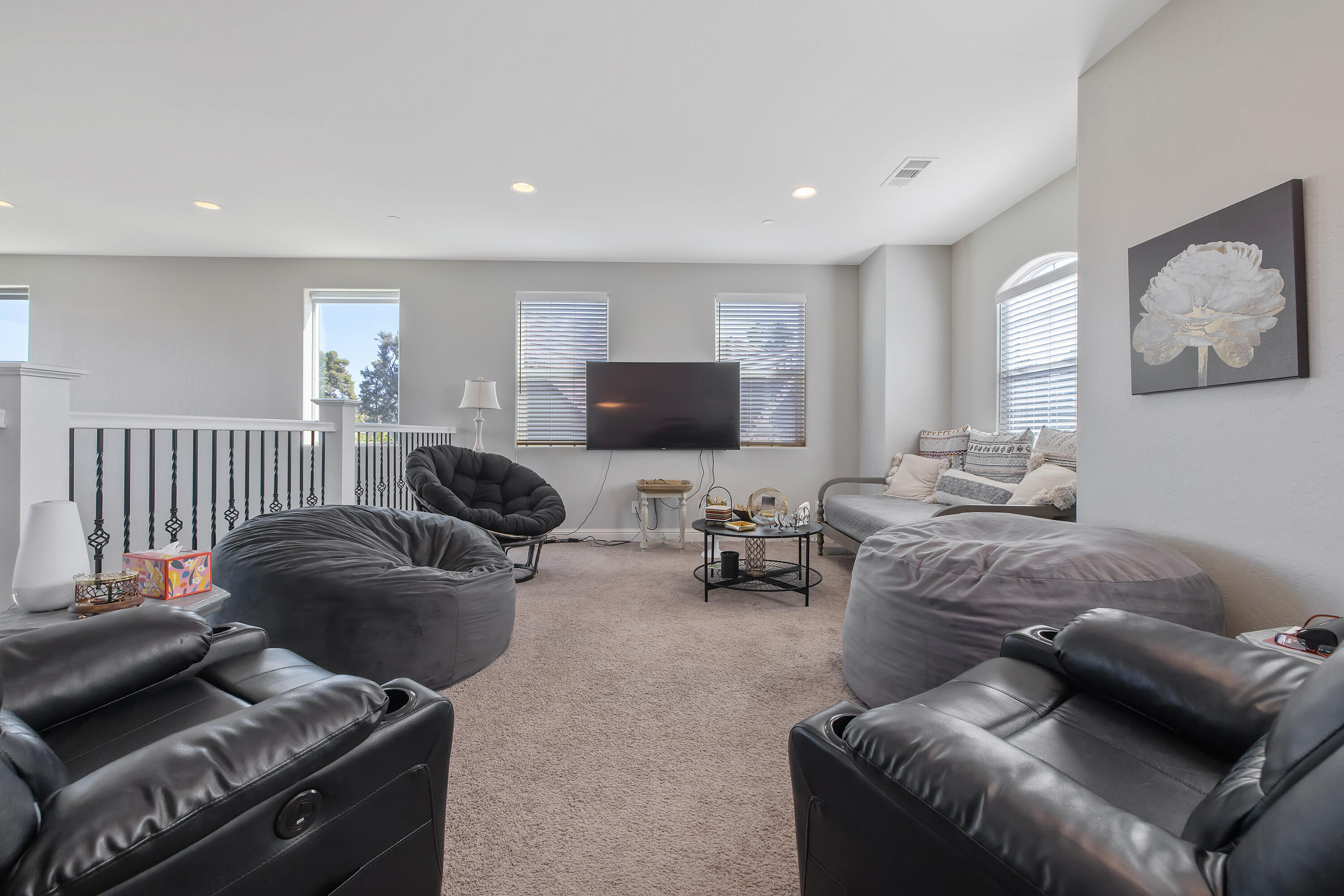 1118 N Vickie Ct, Visalia, CA 93291
