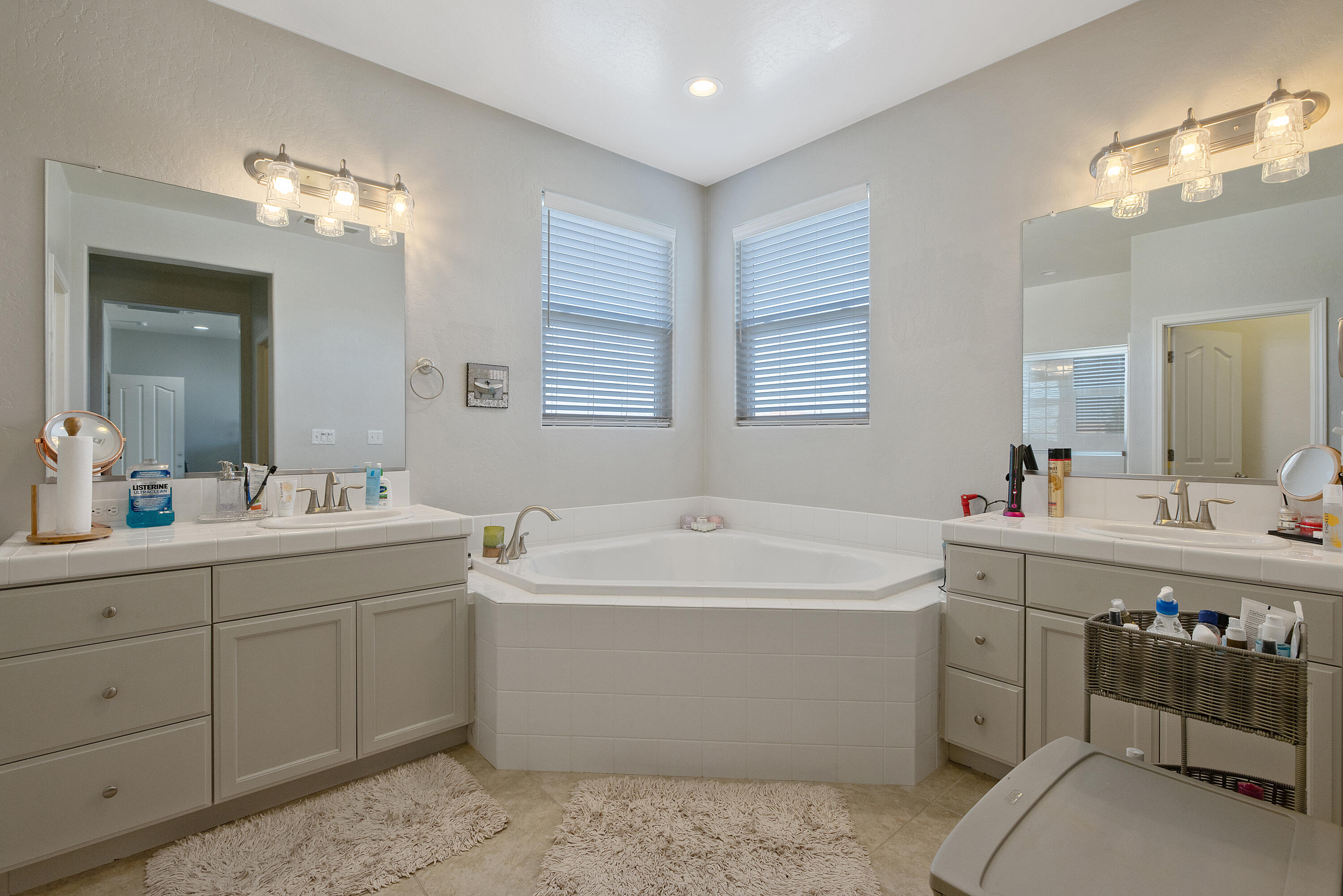 1118 N Vickie Ct, Visalia, CA 93291
