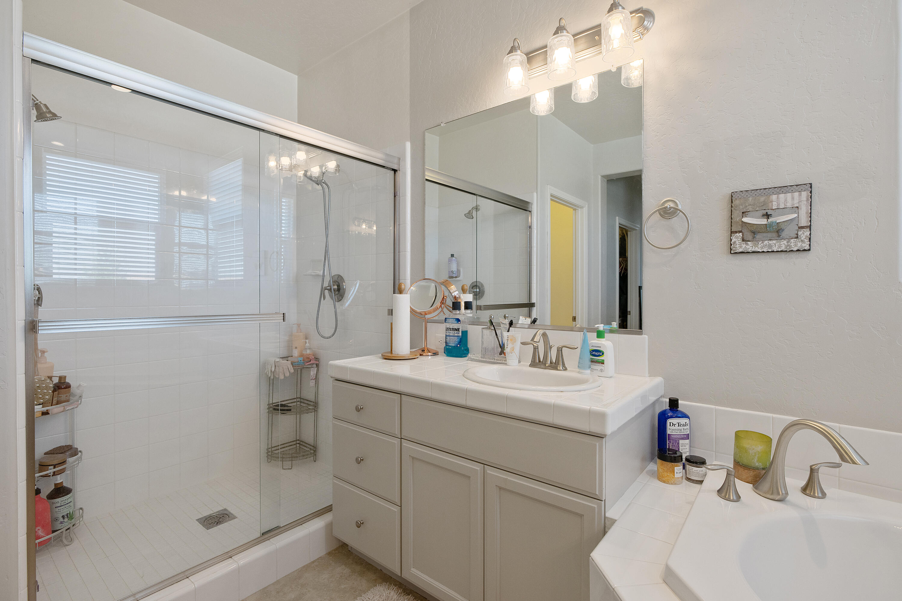 1118 N Vickie Ct, Visalia, CA 93291