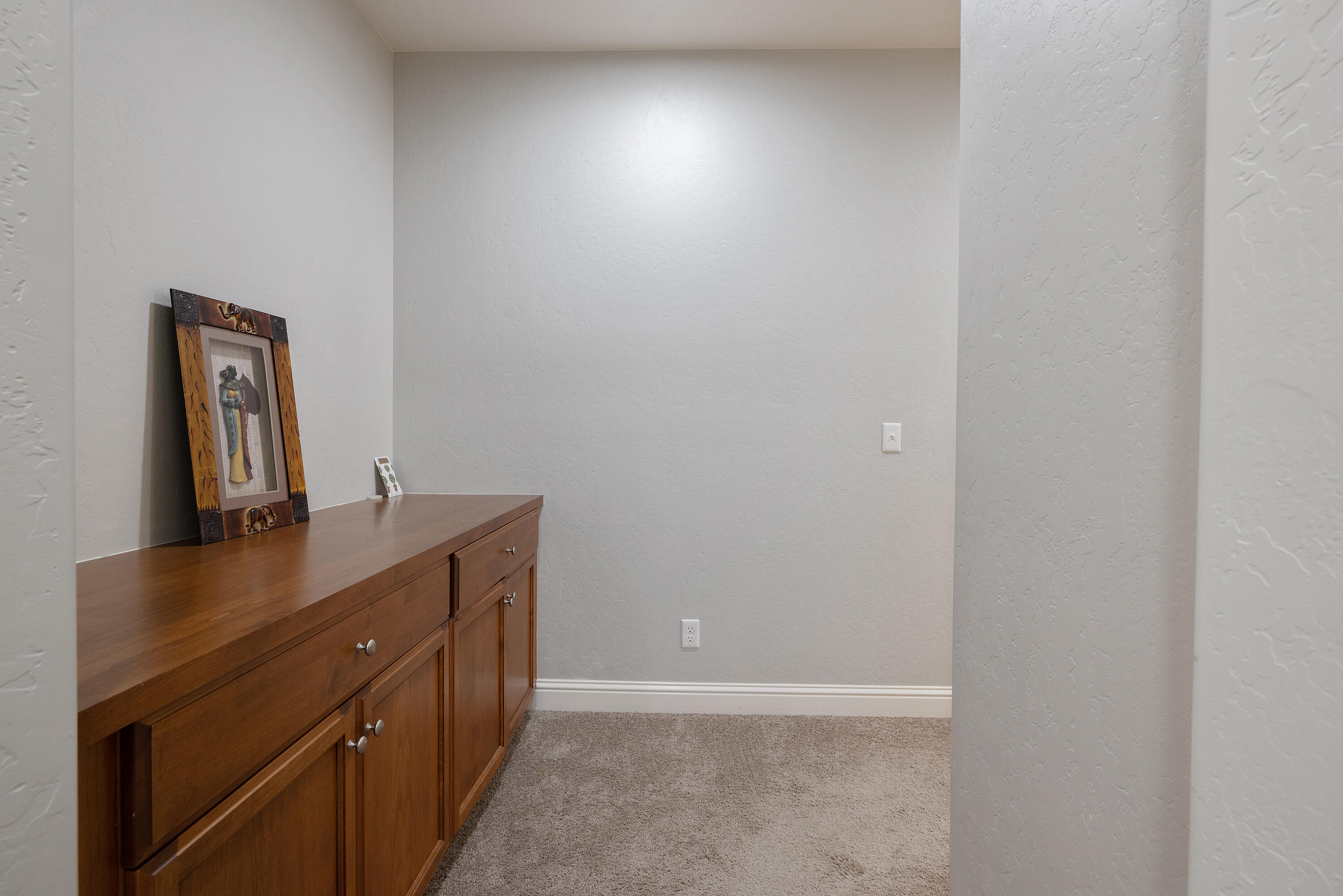 1118 N Vickie Ct, Visalia, CA 93291