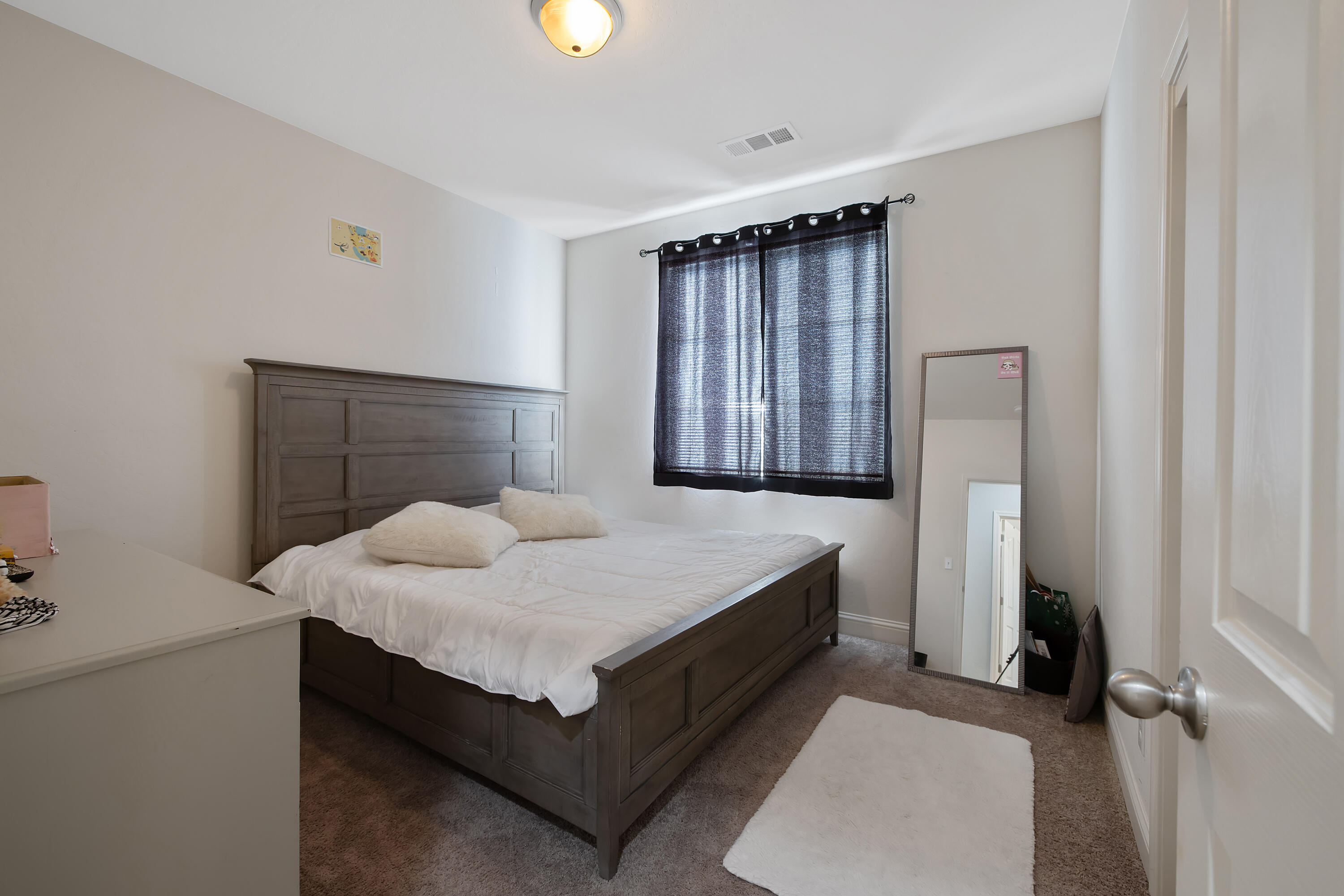 1118 N Vickie Ct, Visalia, CA 93291