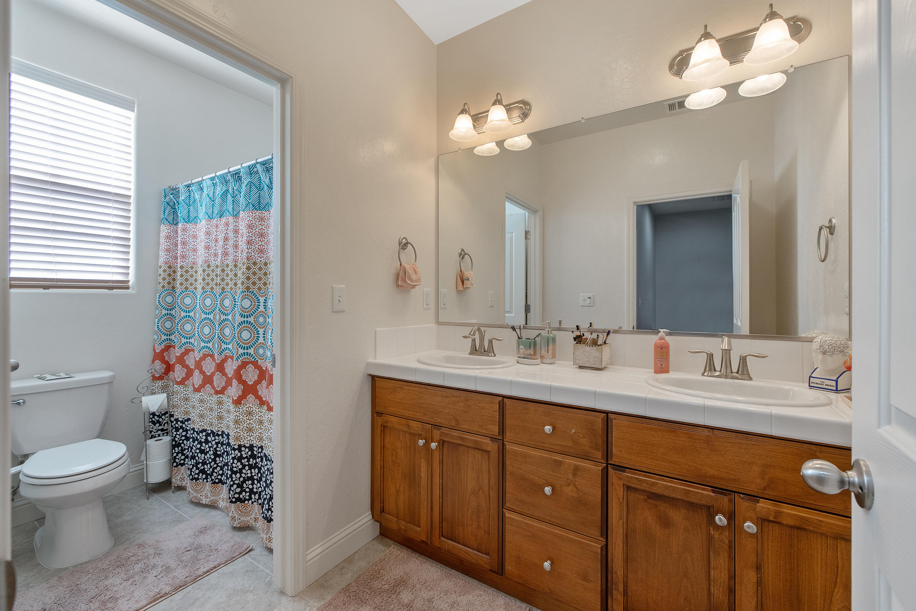 1118 N Vickie Ct, Visalia, CA 93291
