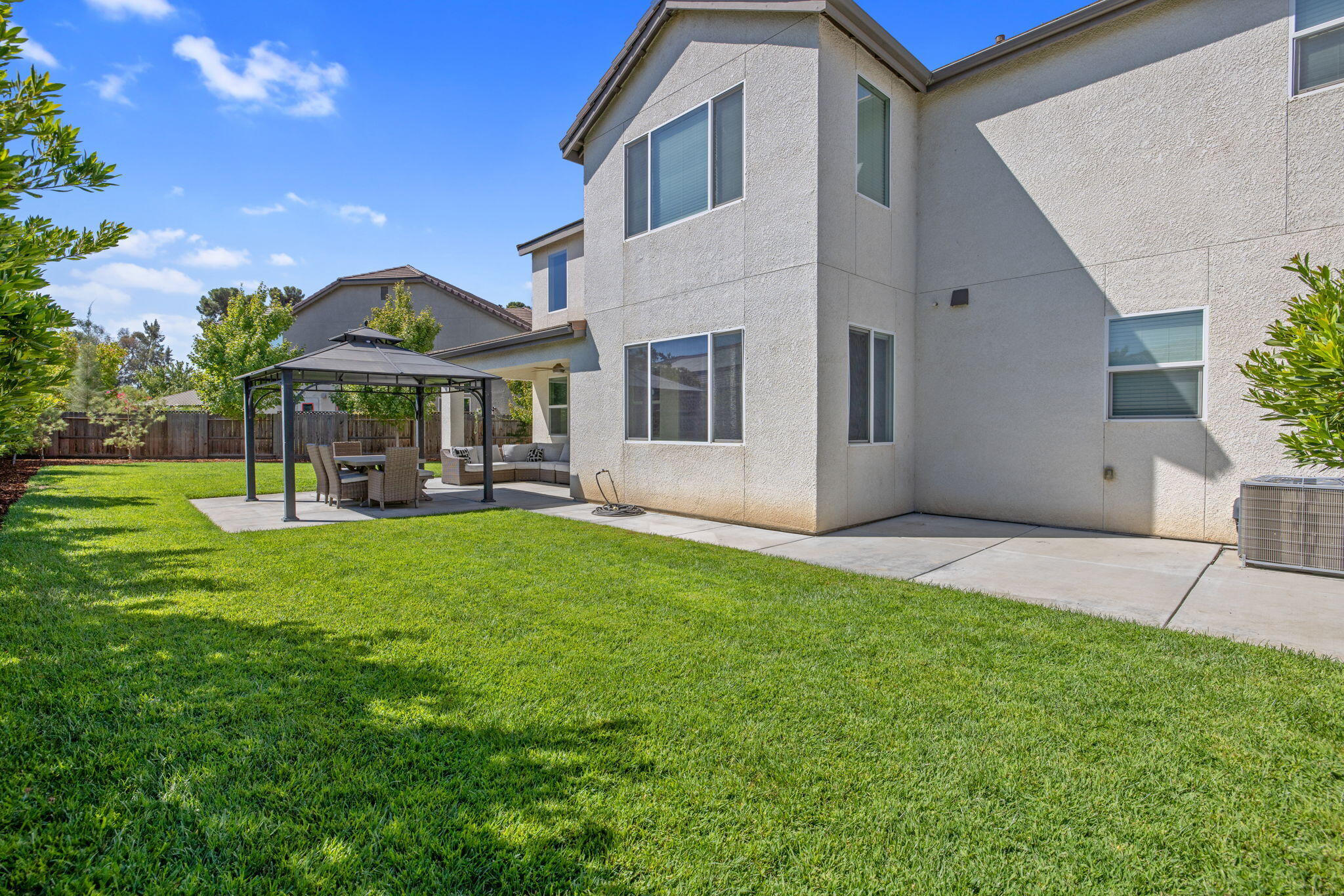 1118 N Vickie Ct, Visalia, CA 93291