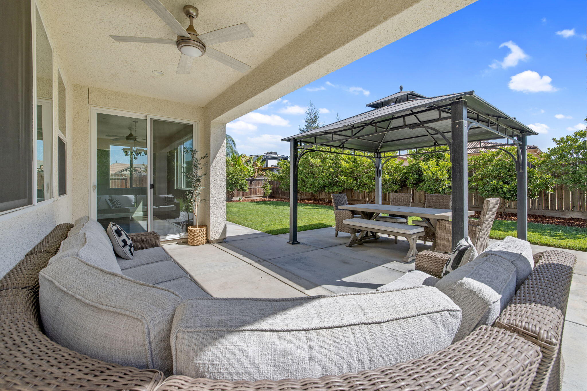 1118 N Vickie Ct, Visalia, CA 93291