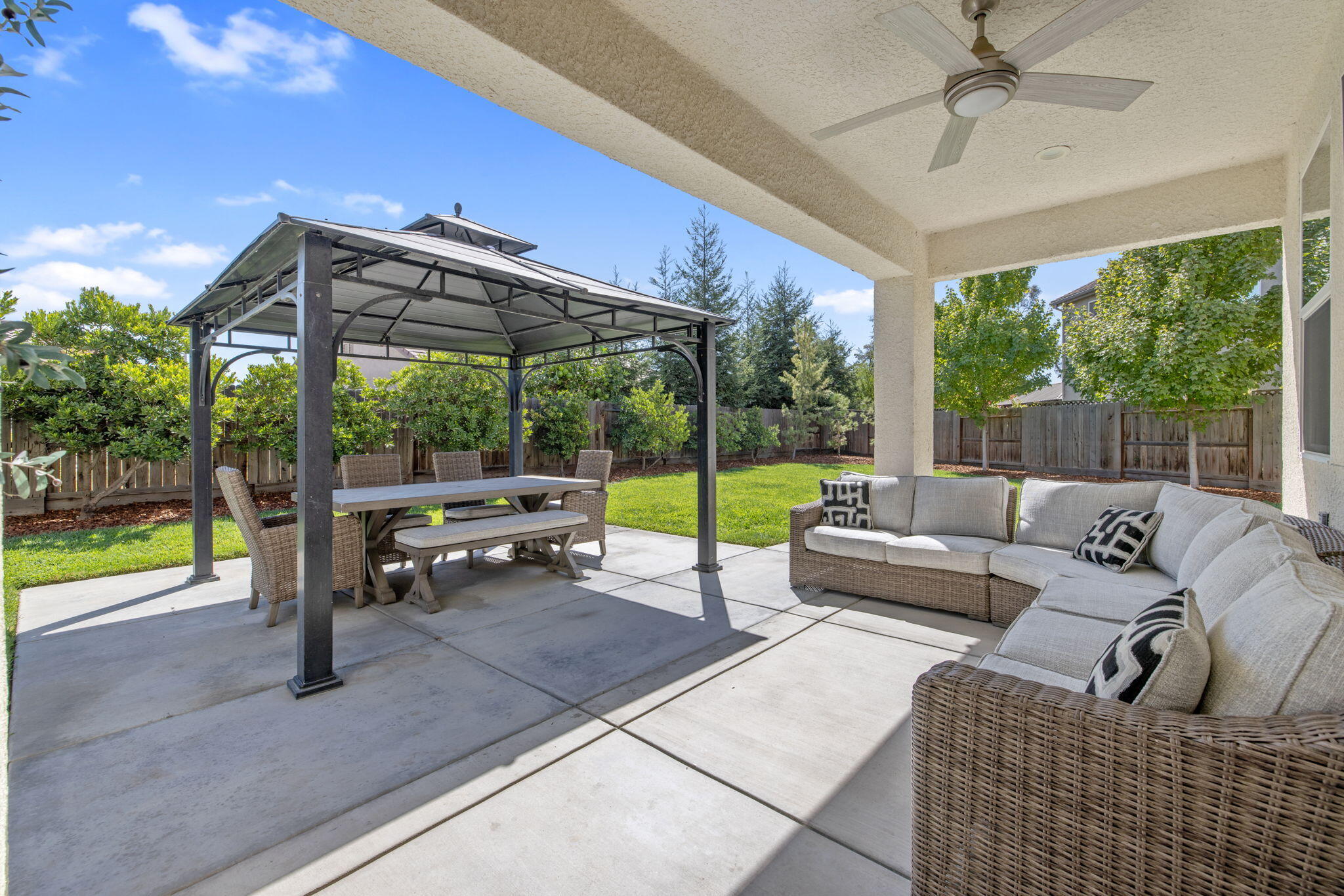 1118 N Vickie Ct, Visalia, CA 93291