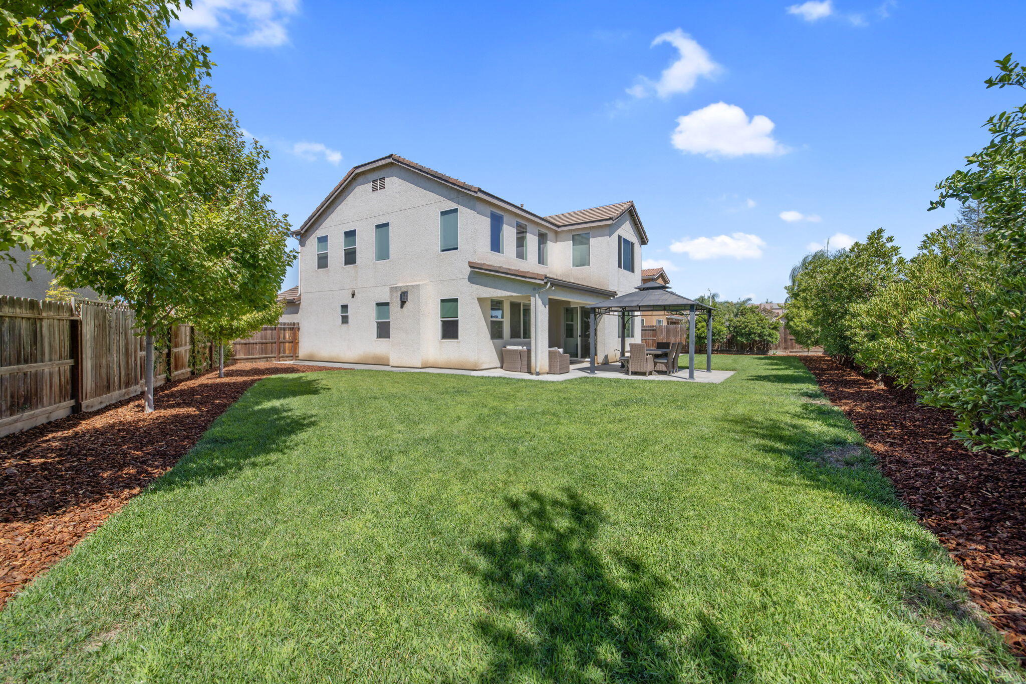 1118 N Vickie Ct, Visalia, CA 93291