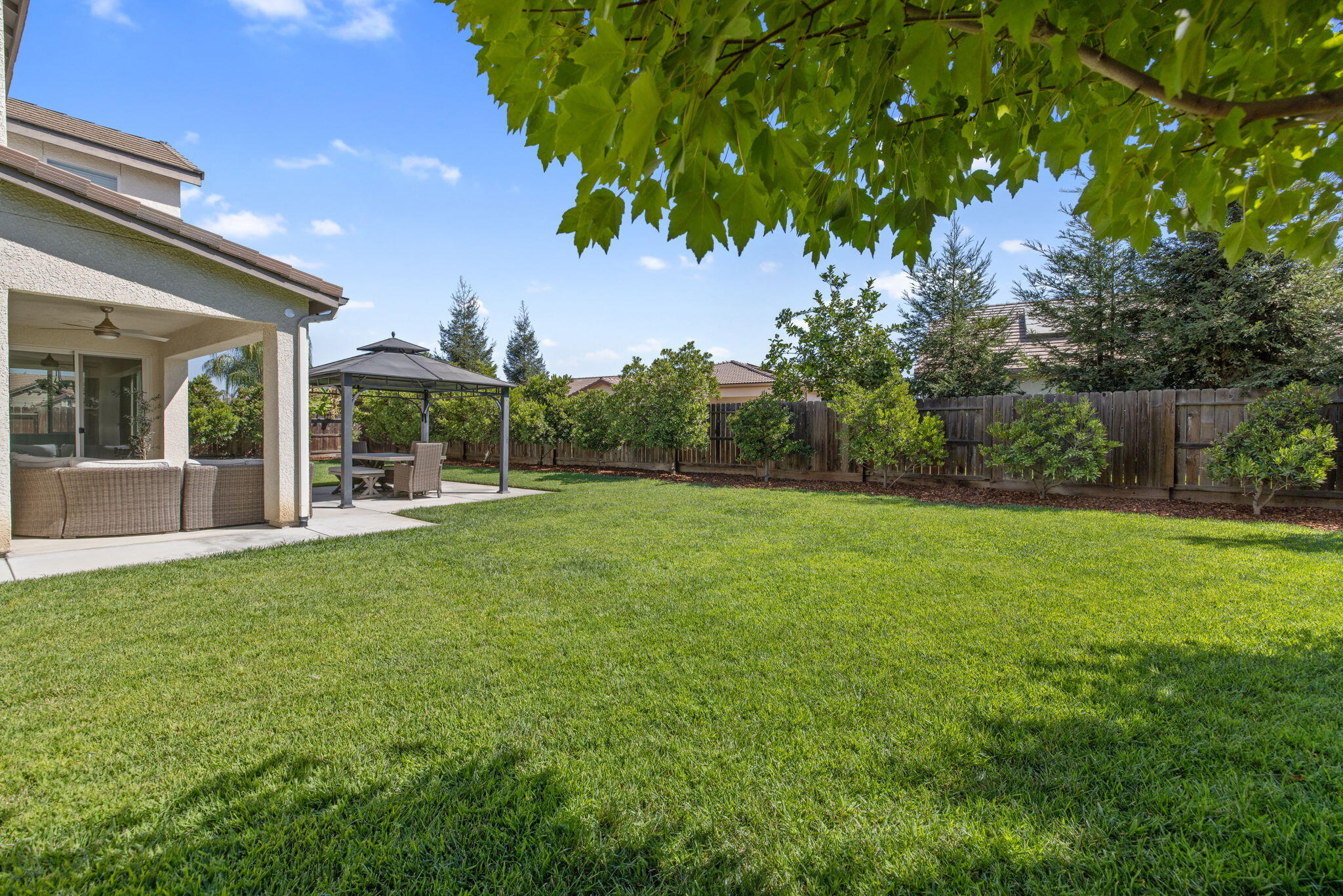 1118 N Vickie Ct, Visalia, CA 93291