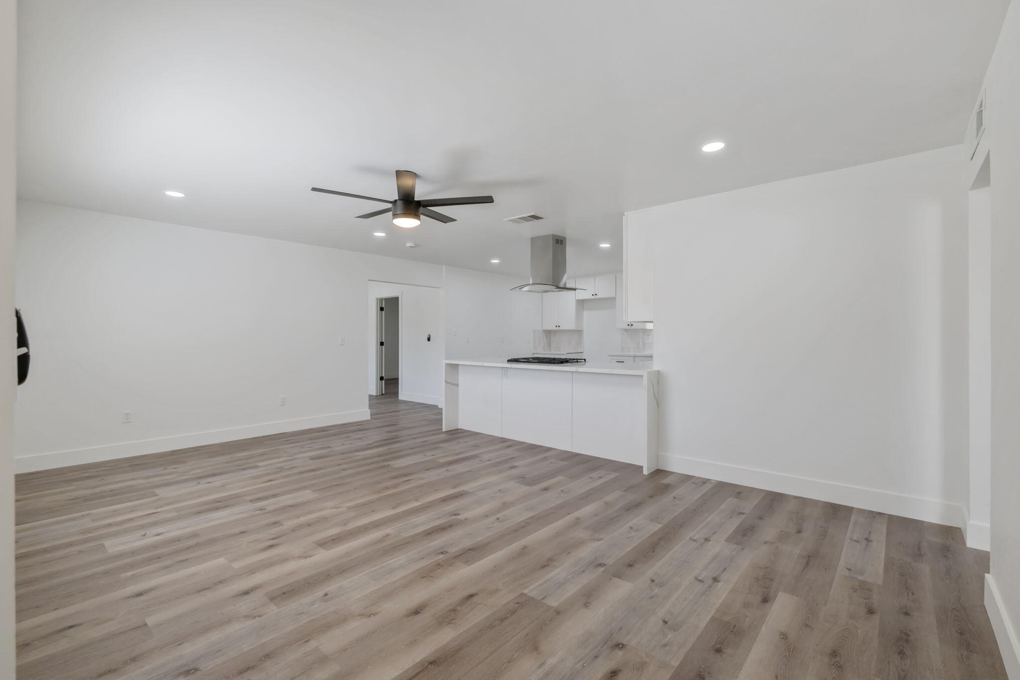 1146 Lassen Dr, Hanford, CA 93230