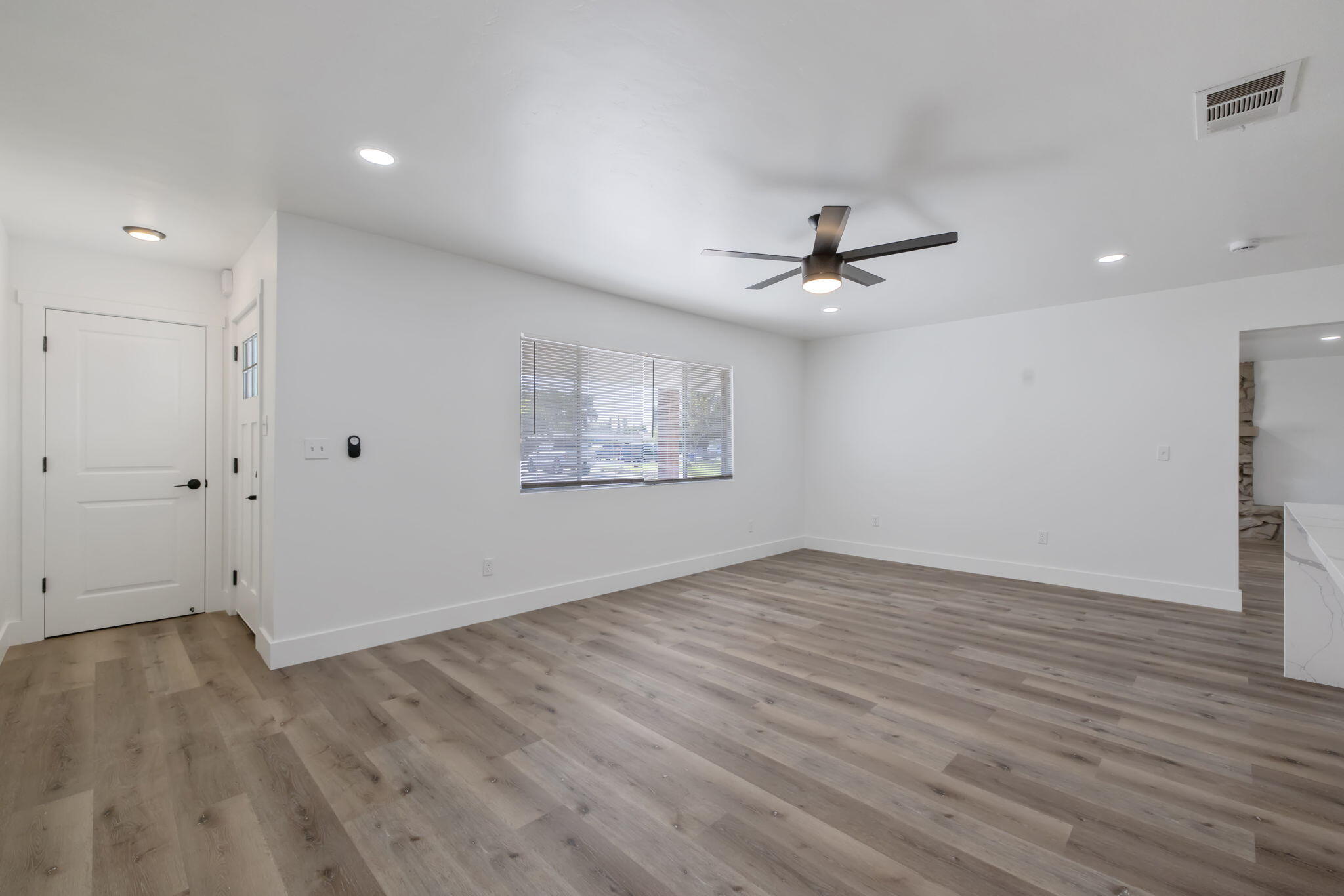 1146 Lassen Dr, Hanford, CA 93230