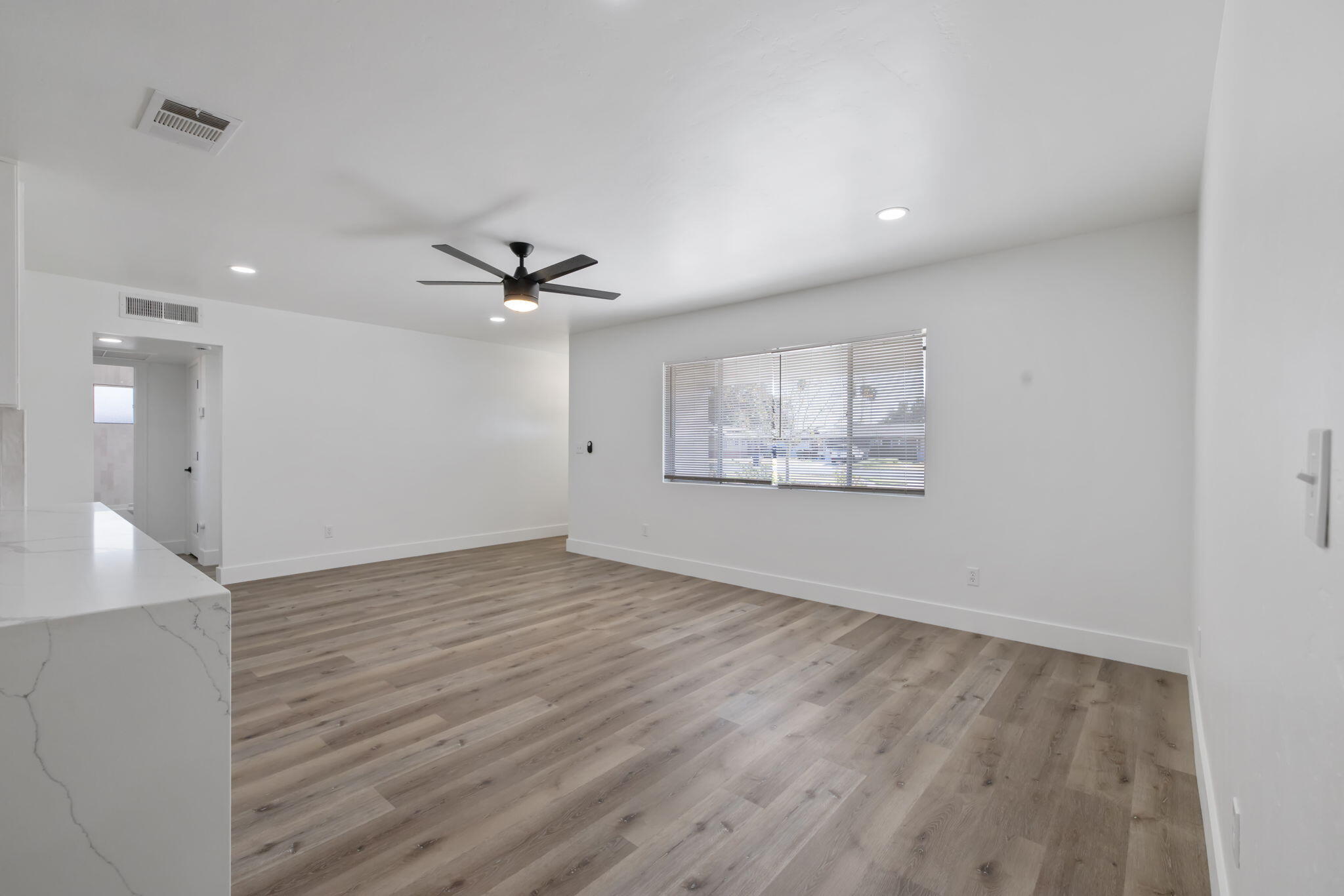 1146 Lassen Dr, Hanford, CA 93230