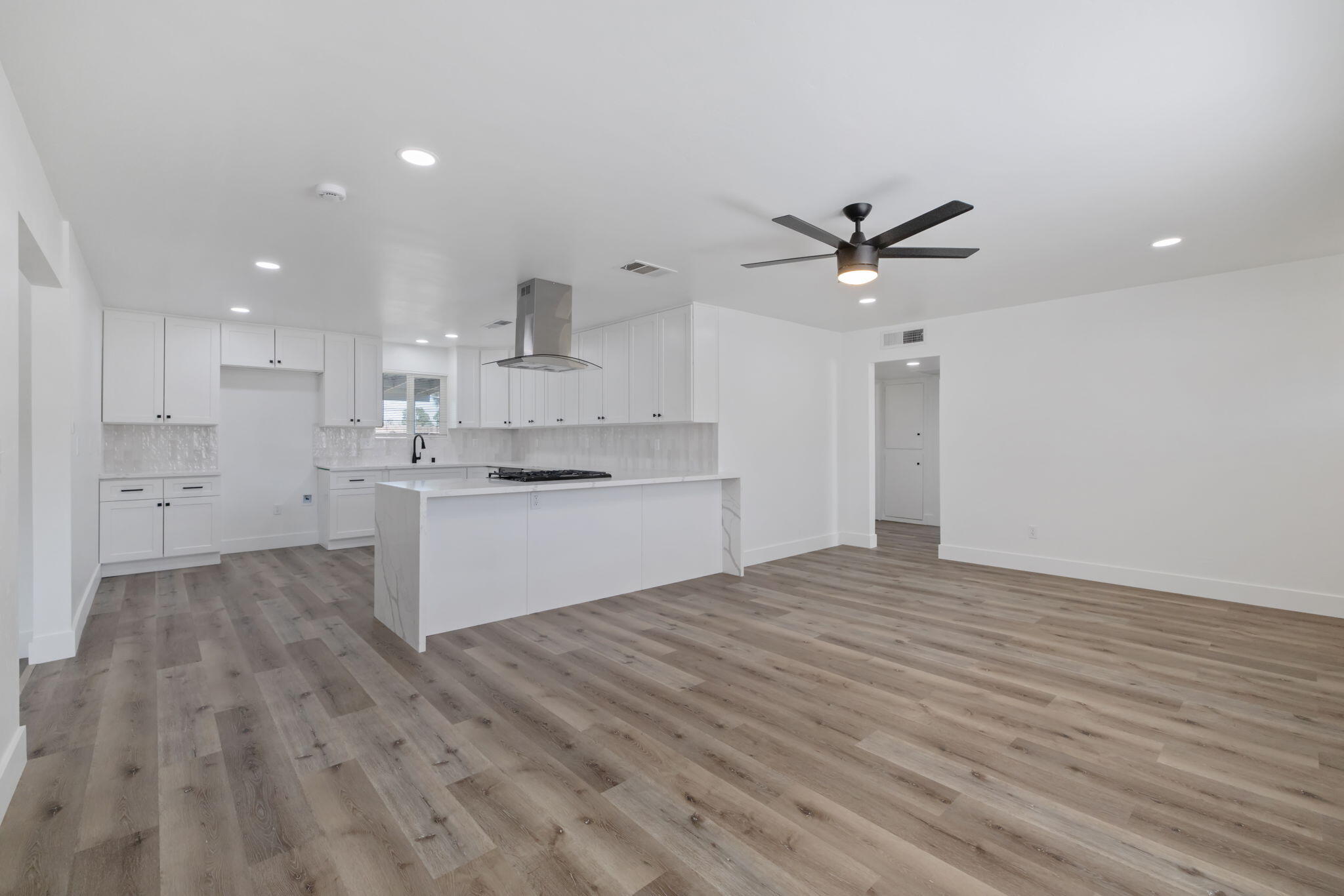 1146 Lassen Dr, Hanford, CA 93230