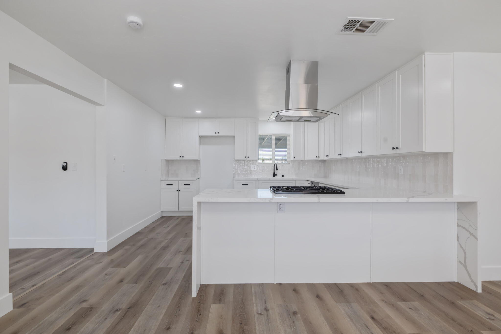 1146 Lassen Dr, Hanford, CA 93230