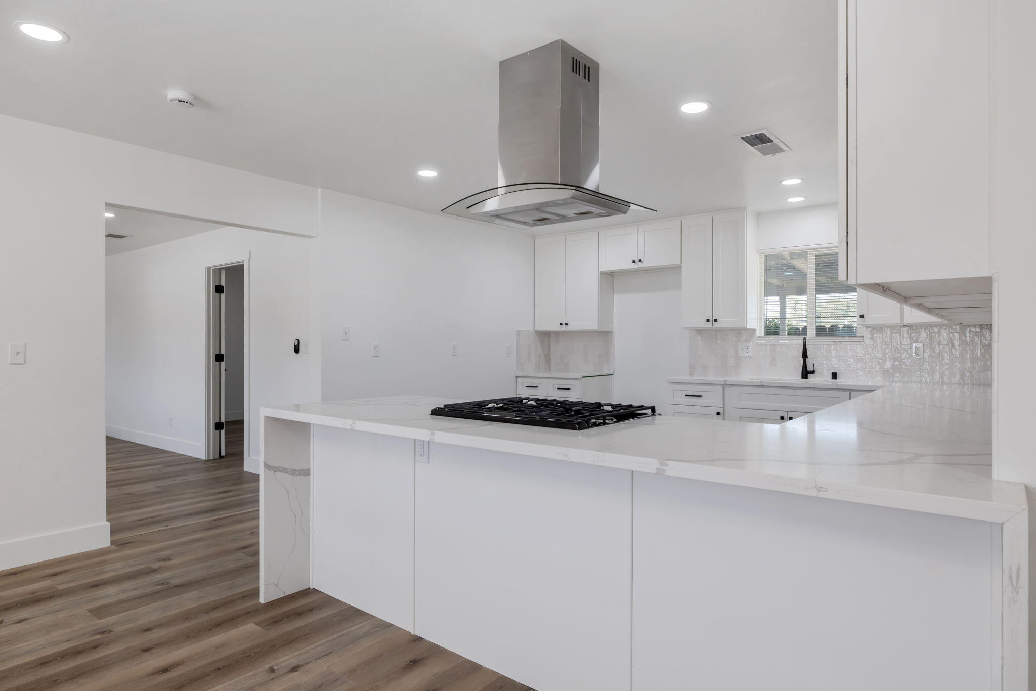 1146 Lassen Dr, Hanford, CA 93230