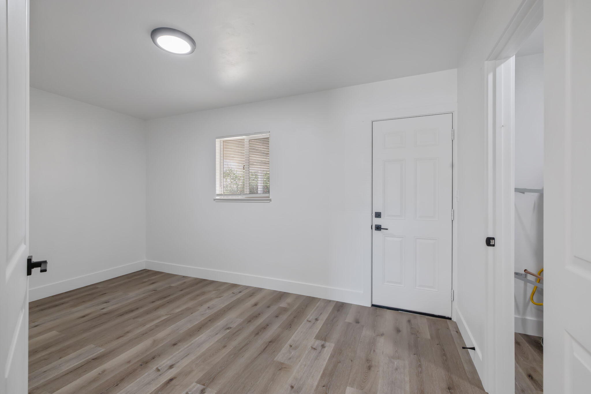 1146 Lassen Dr, Hanford, CA 93230