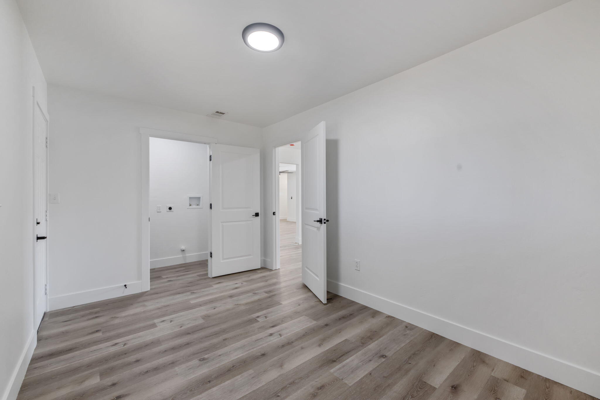 1146 Lassen Dr, Hanford, CA 93230
