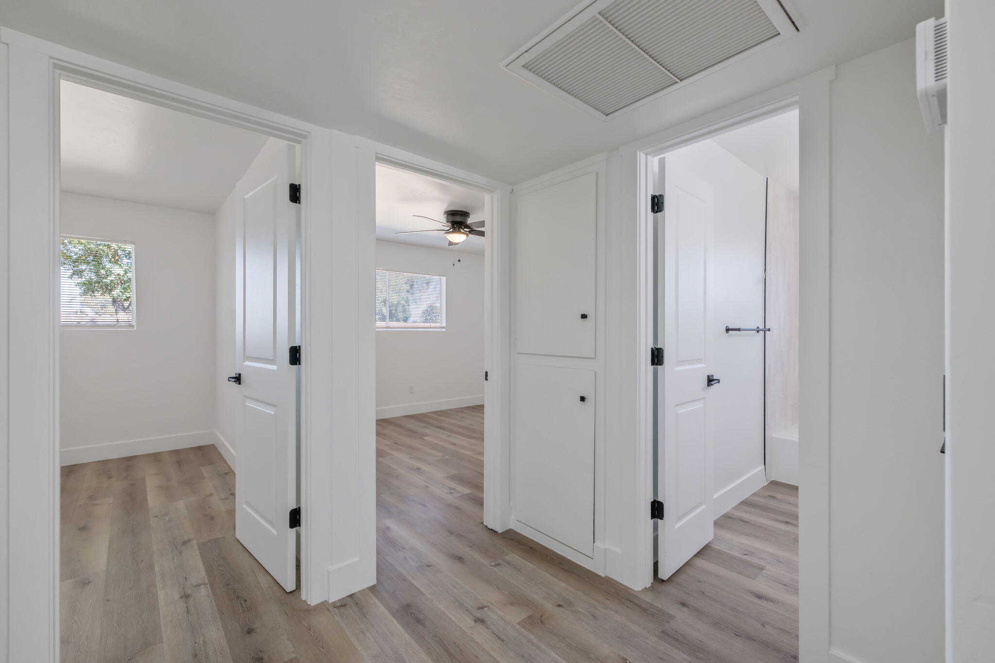 1146 Lassen Dr, Hanford, CA 93230