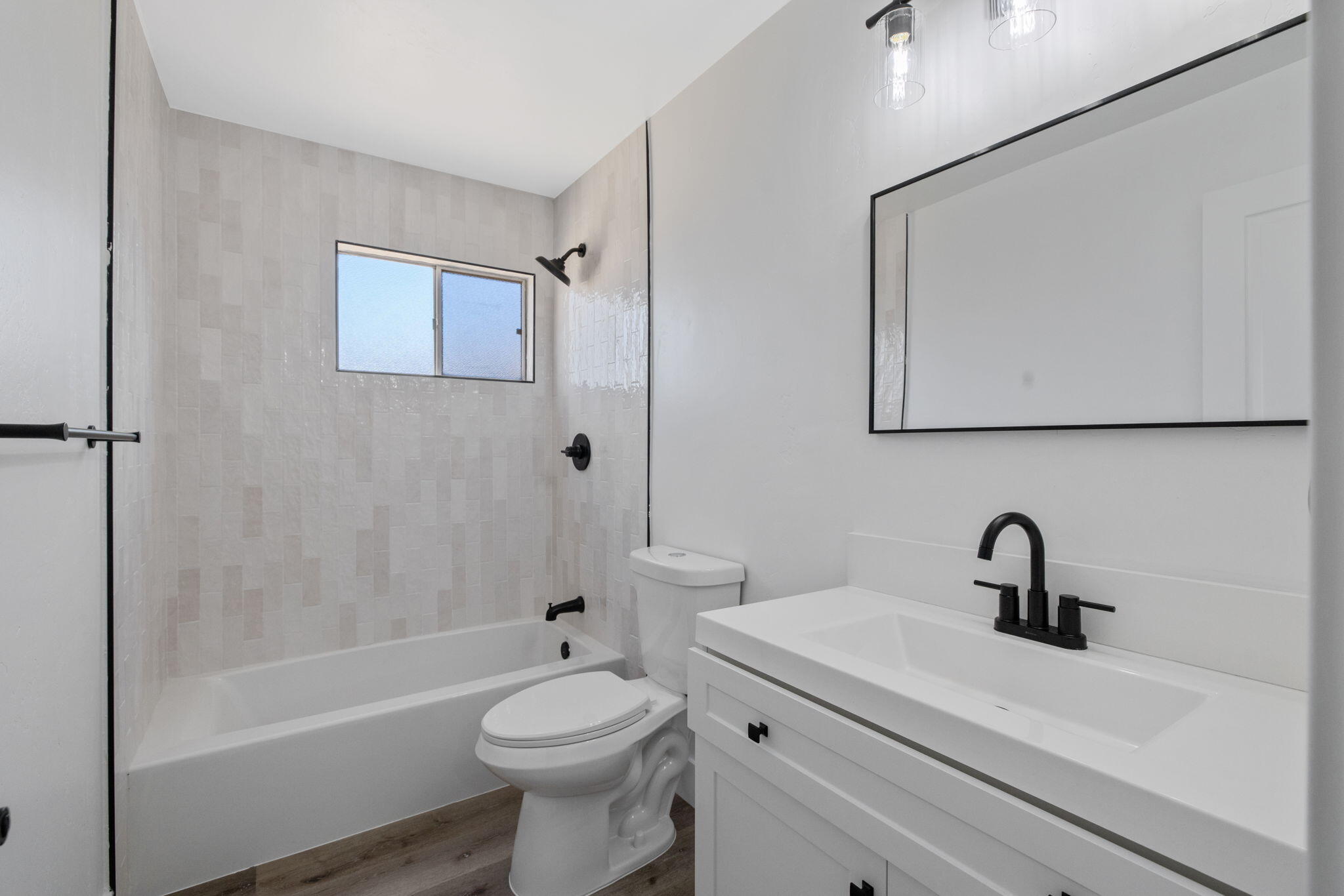 1146 Lassen Dr, Hanford, CA 93230